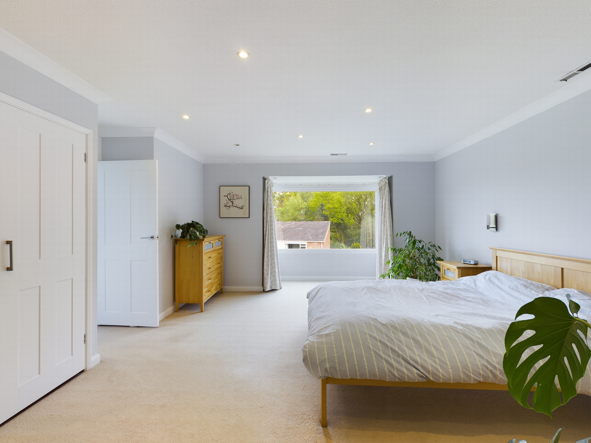 Property For Sale Fairford Close, Haywards Heath, RH16 4 Bedroom