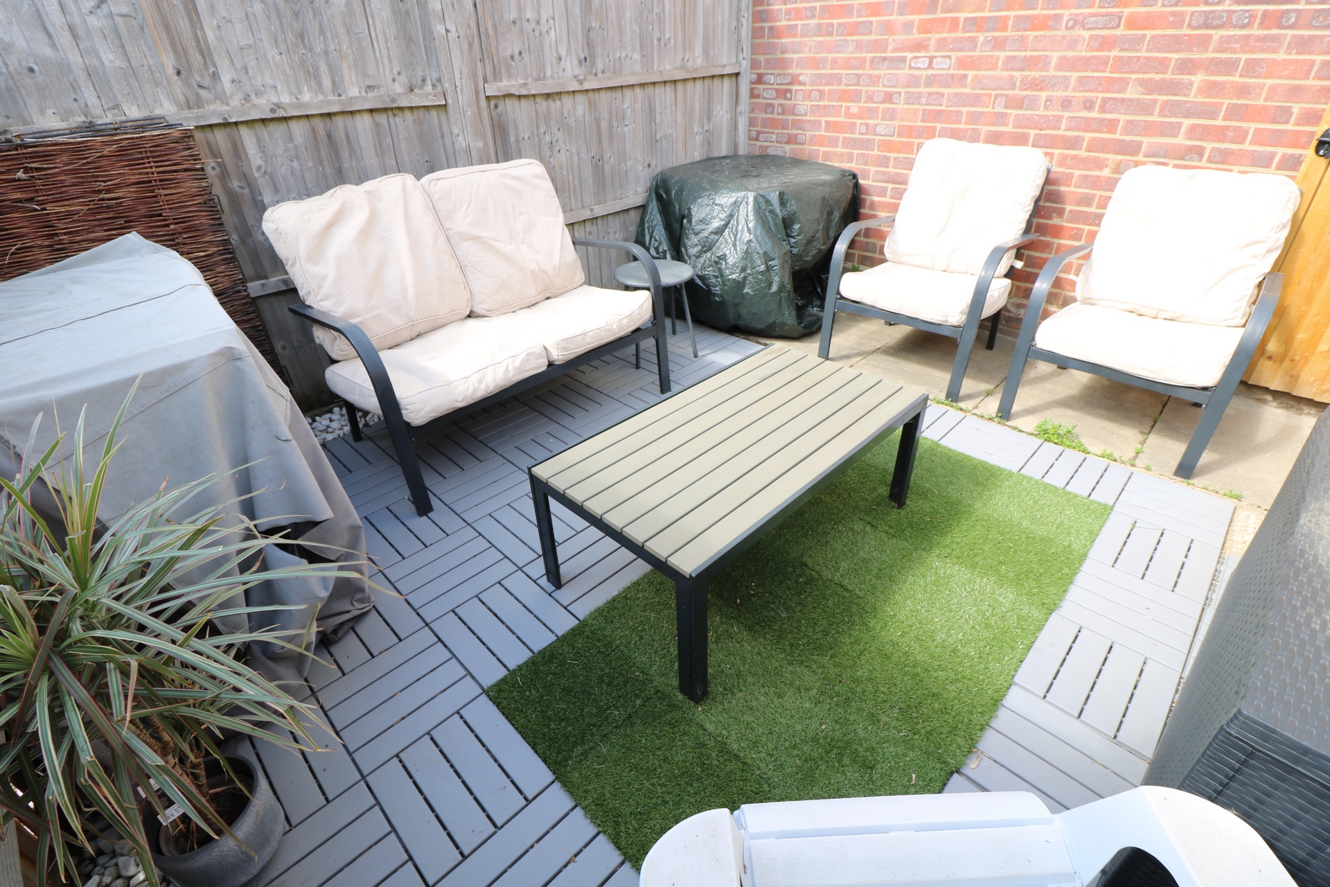 Property For Sale Mill Stream Meadow, Haywards Heath, RH16 1 Bedroom