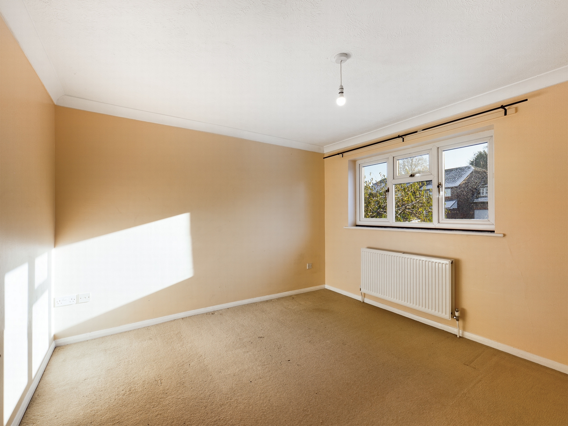 Property For Sale Pinewood Way, Haywards Heath, RH16 3 Bedroom House