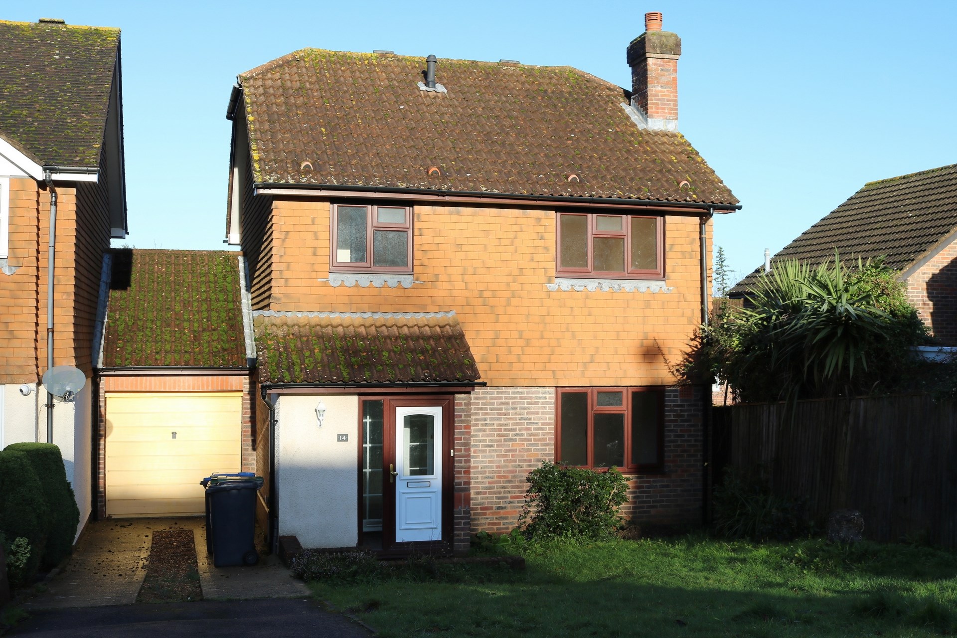 Property For Sale Pinewood Way, Haywards Heath, RH16 3 Bedroom House