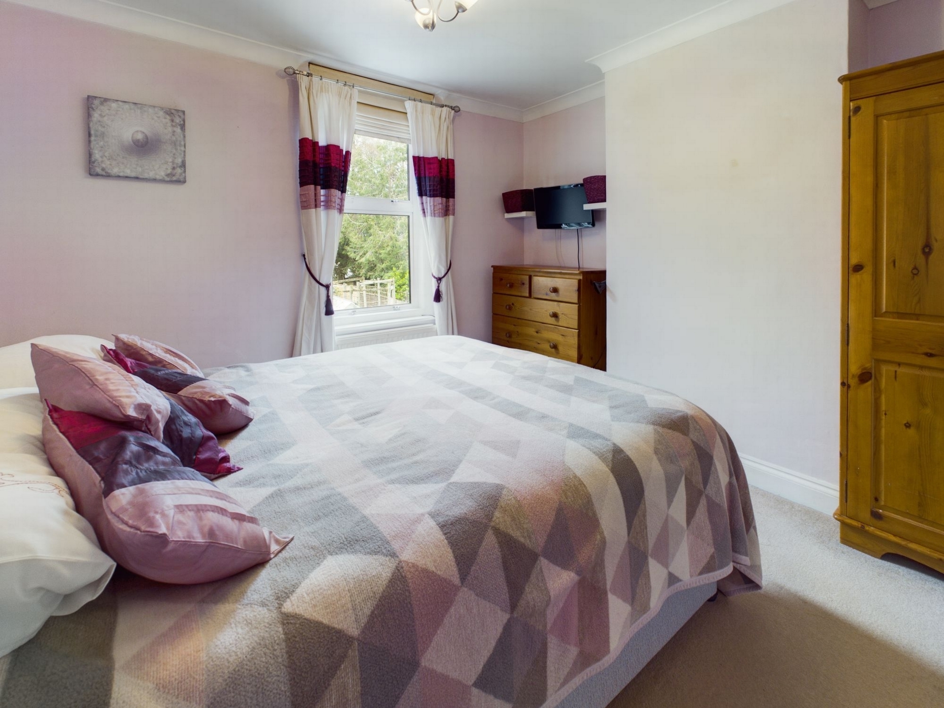 Property For Sale New England Road, Haywards Heath, RH16 3 Bedroom