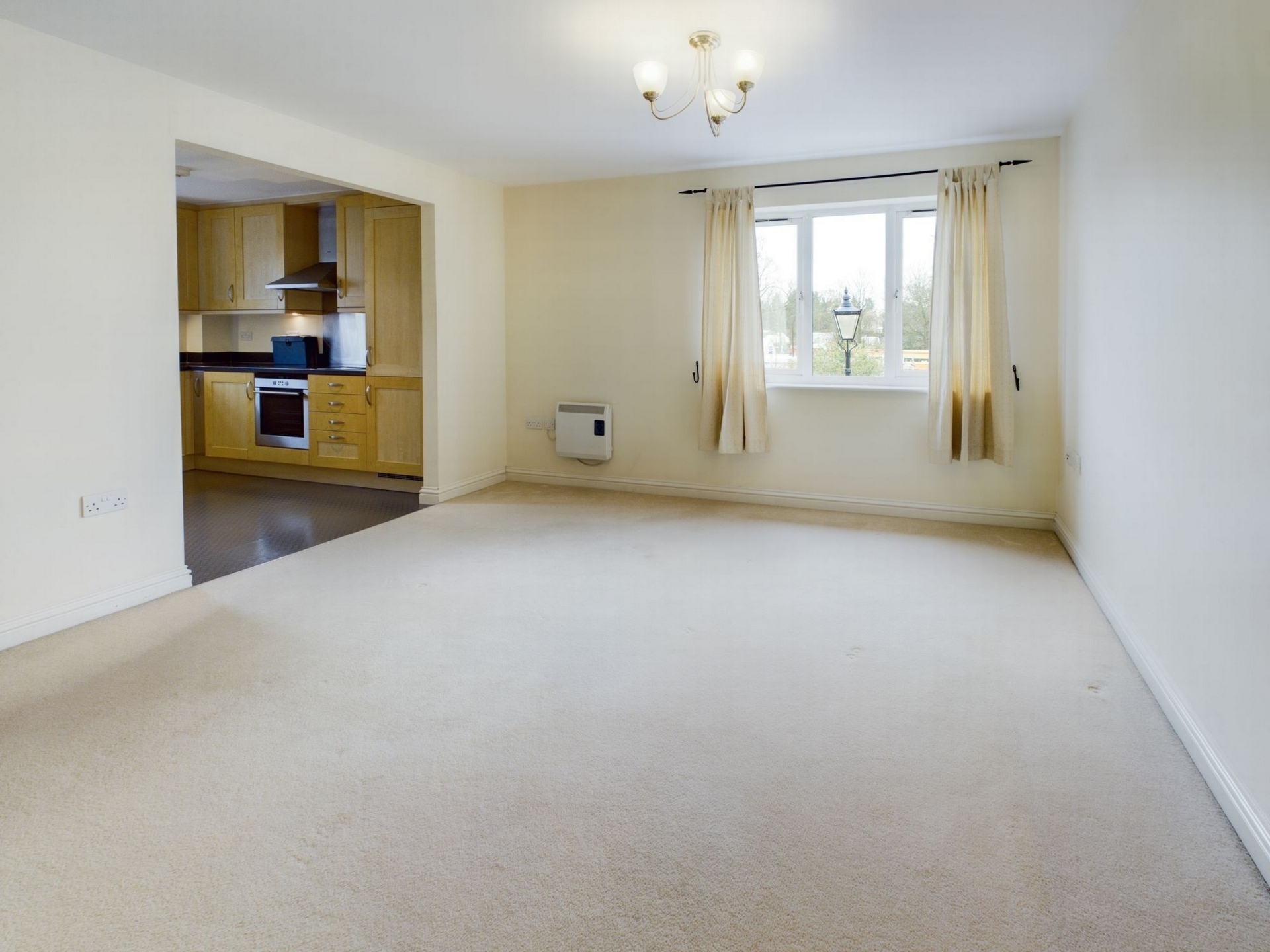 Property For Sale Gordon Road, Haywards Heath, RH16 2 Bedroom Flat
