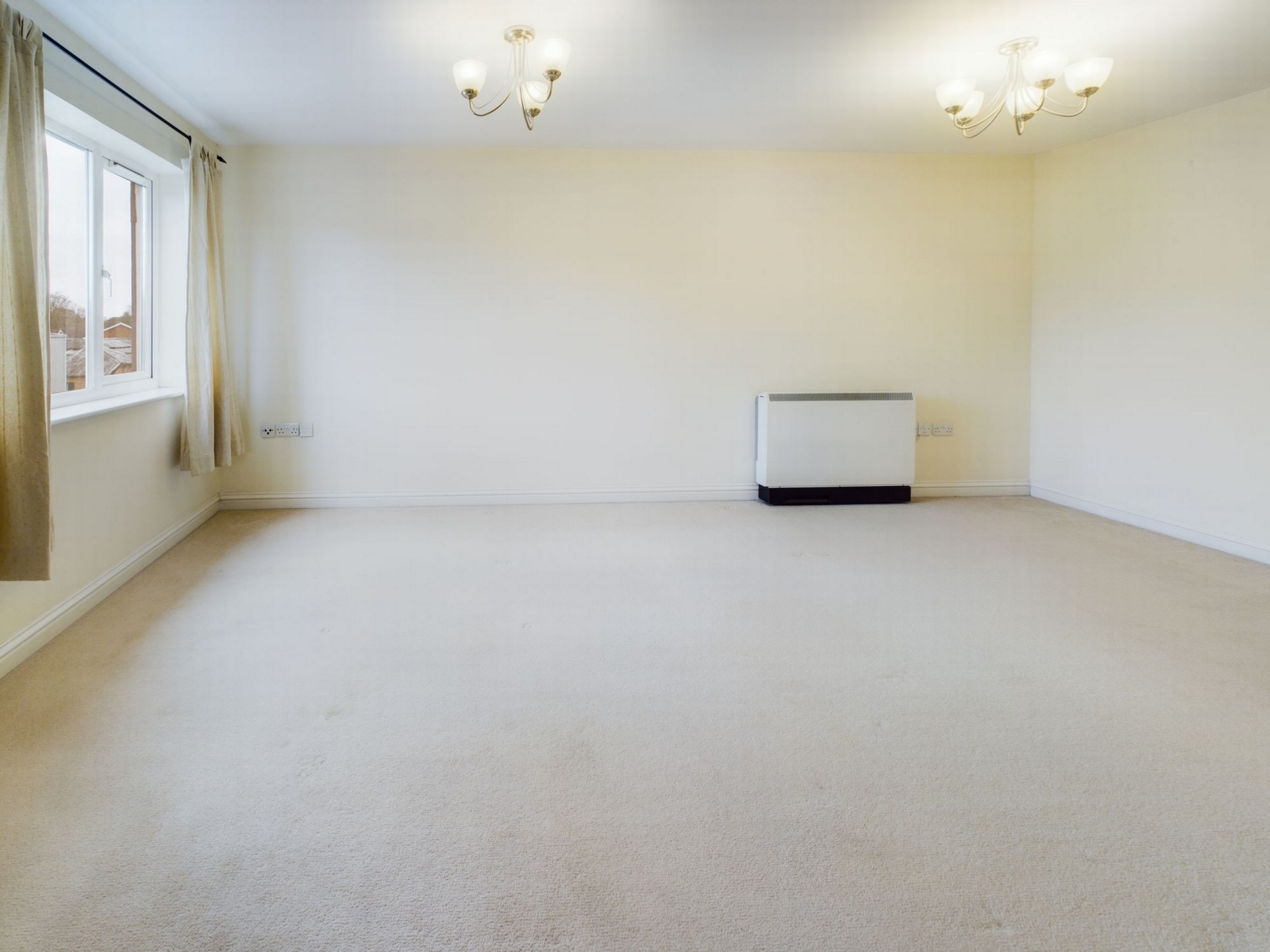 Property For Sale Gordon Road, Haywards Heath, RH16 2 Bedroom Flat