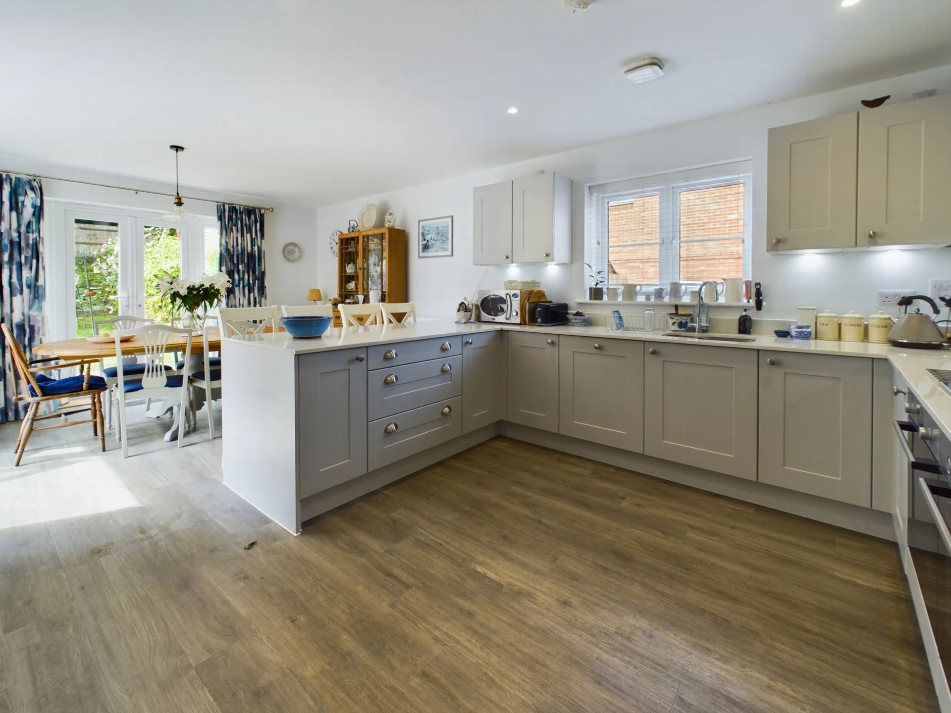 Kitchen & Dining Rm