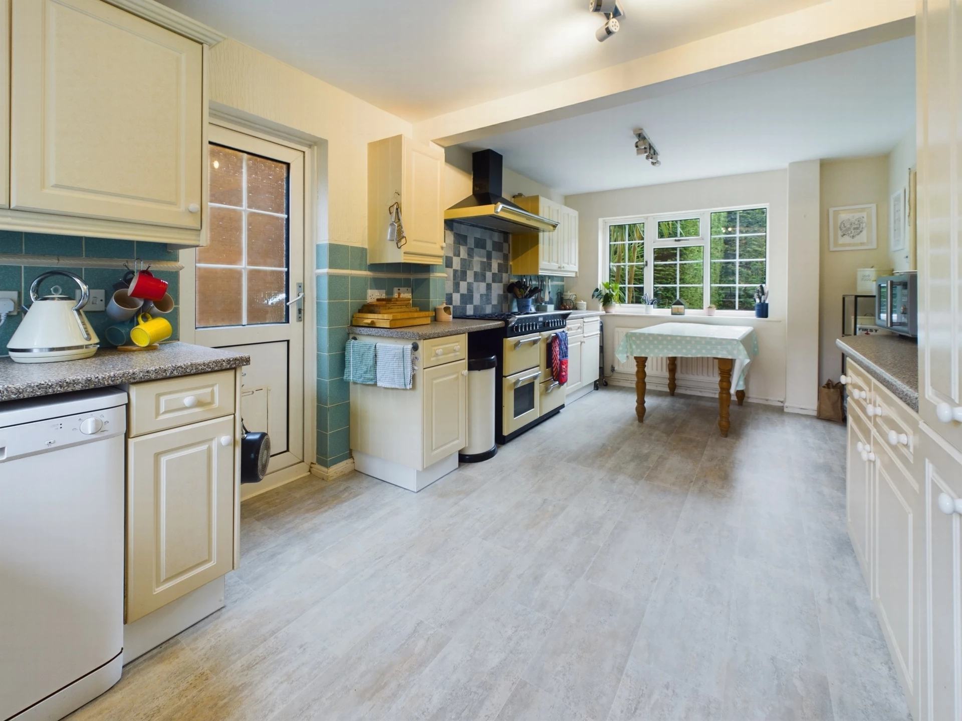 Kitchen/Breakfast
