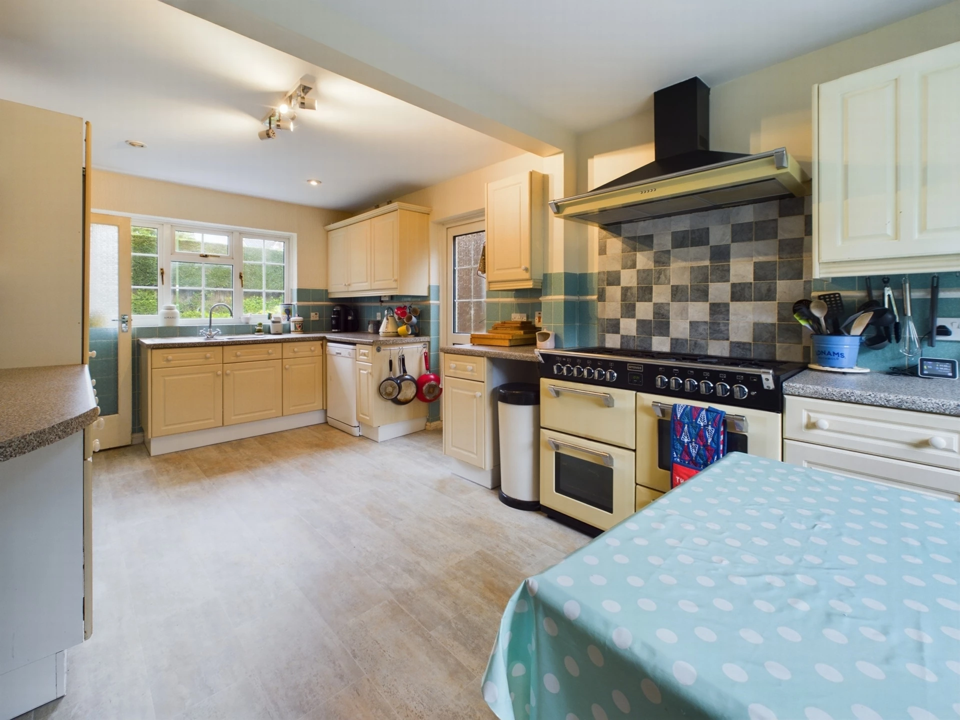 Kitchen/Breakfast