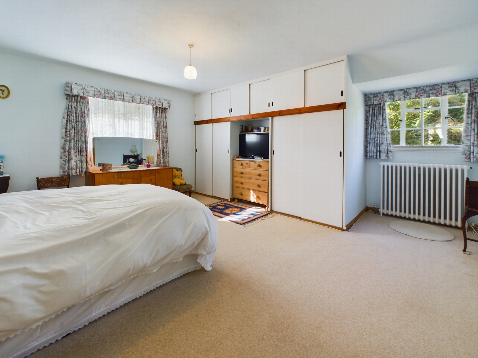Property For Sale Oathall Road, Haywards Heath, RH16 3 Bedroom House