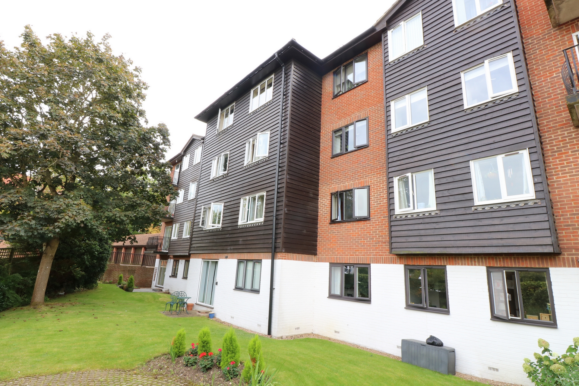 Property For Sale Great Heathmead, Haywards Heath, RH16 1 Bedroom