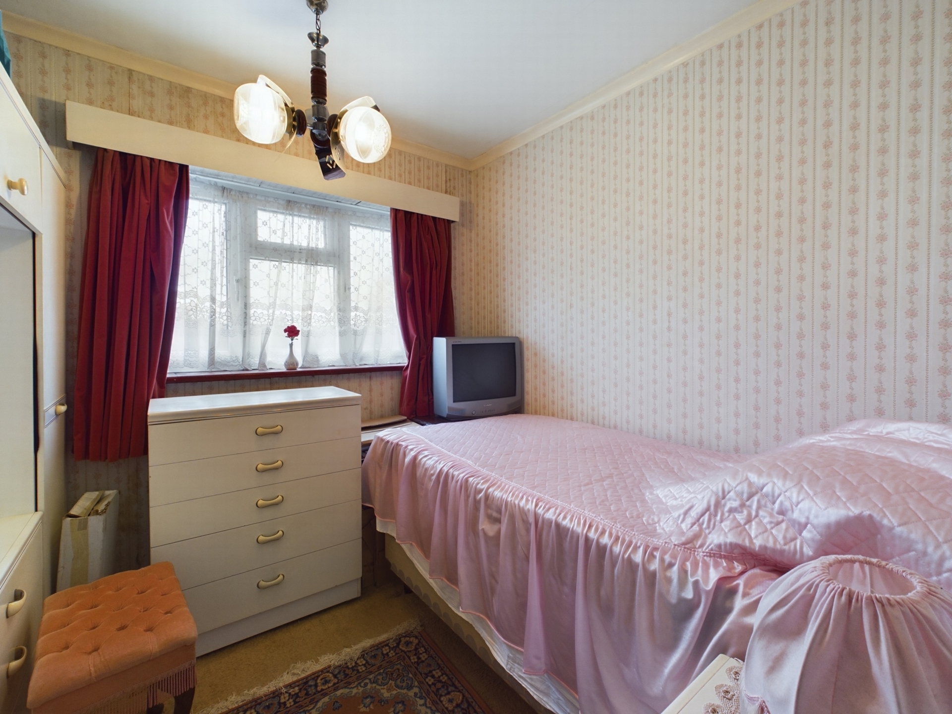 Property For Sale Haywards Road, Haywards Heath, RH16 3 Bedroom House