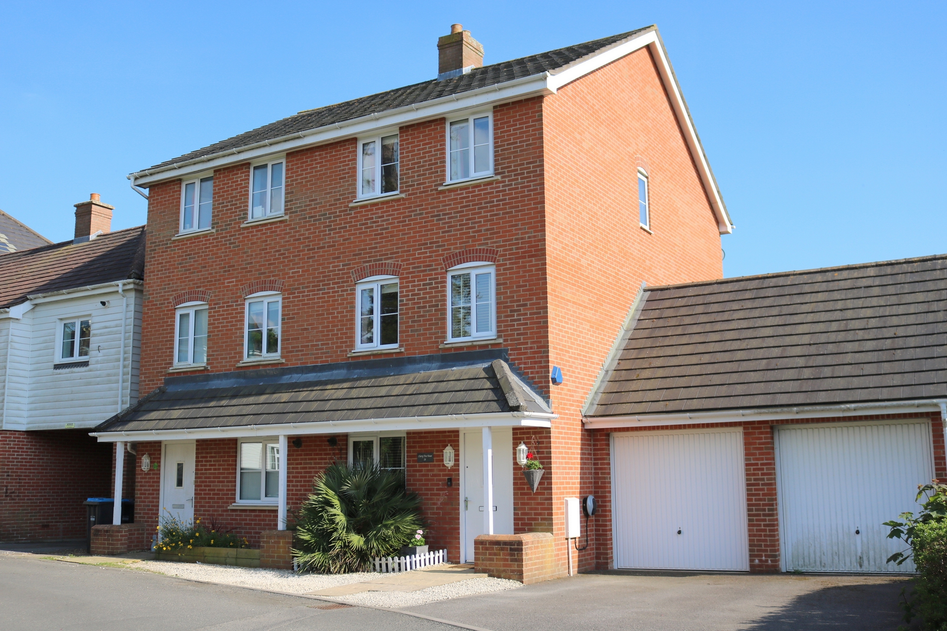 Property For Sale Cedar Avenue, Haywards Heath, RH16 4 Bedroom House