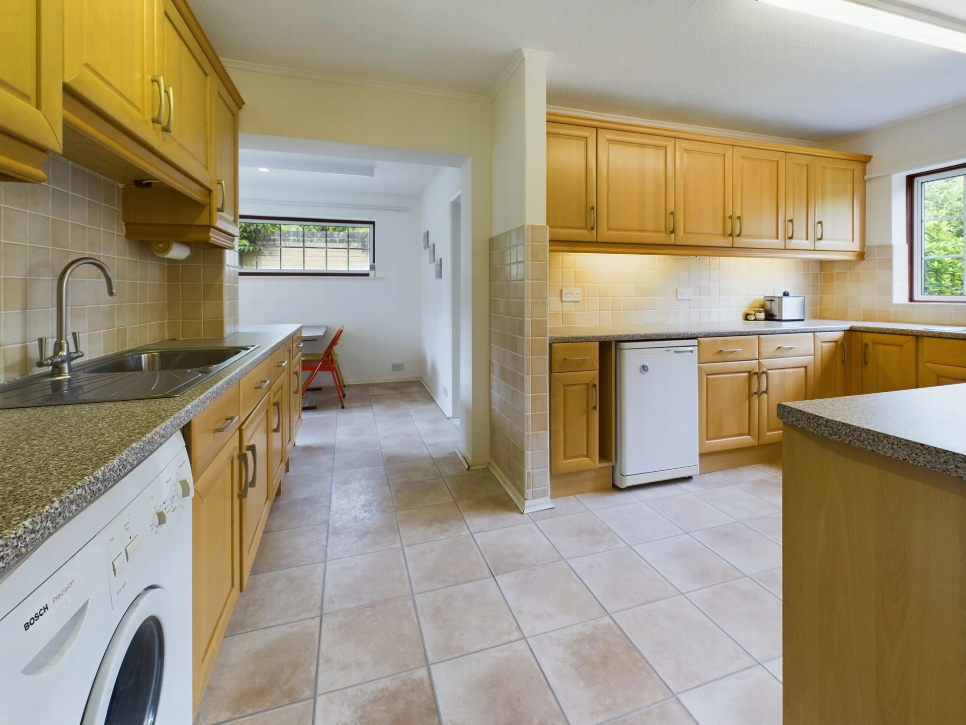 Kitchen/Breakfast Rm