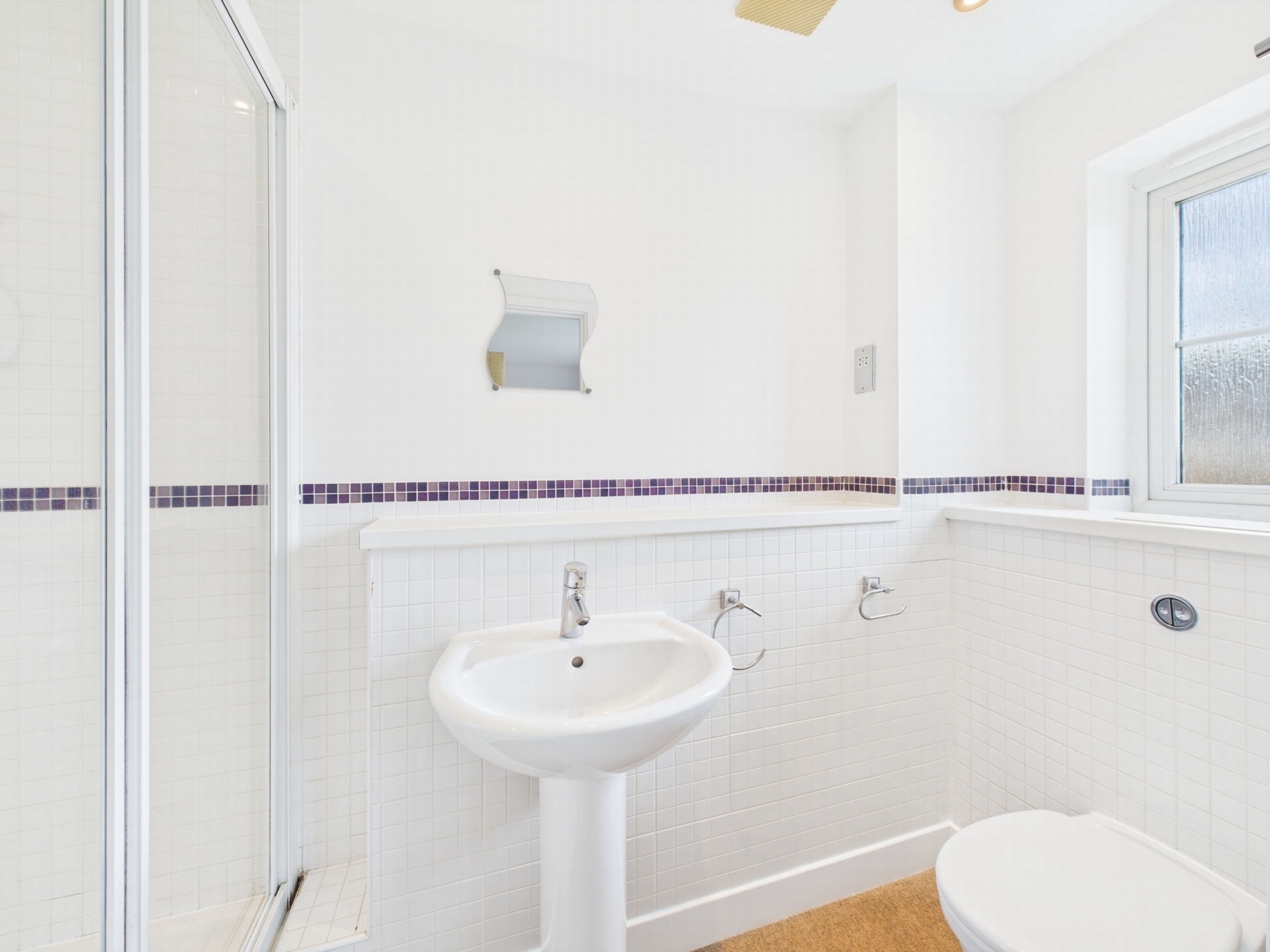 En Suite Shower Rm