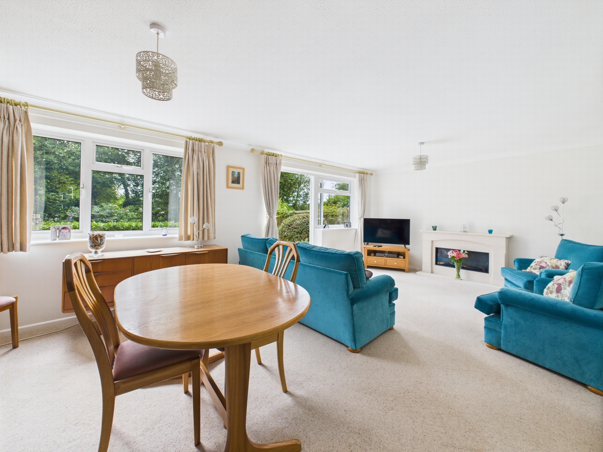 Sitting/Dining Room