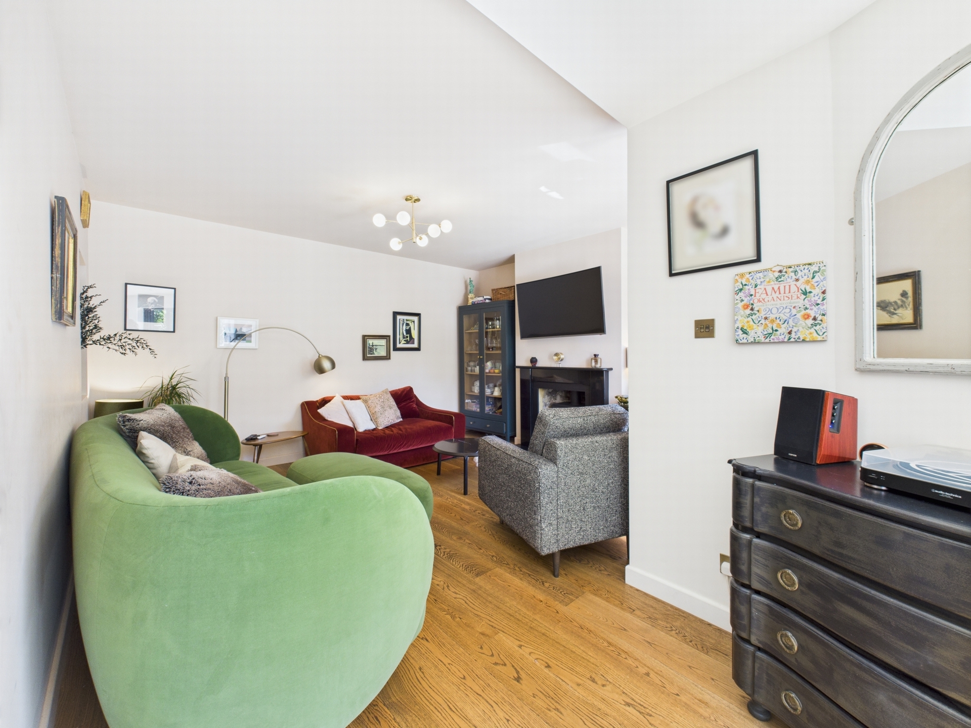 Living room 4