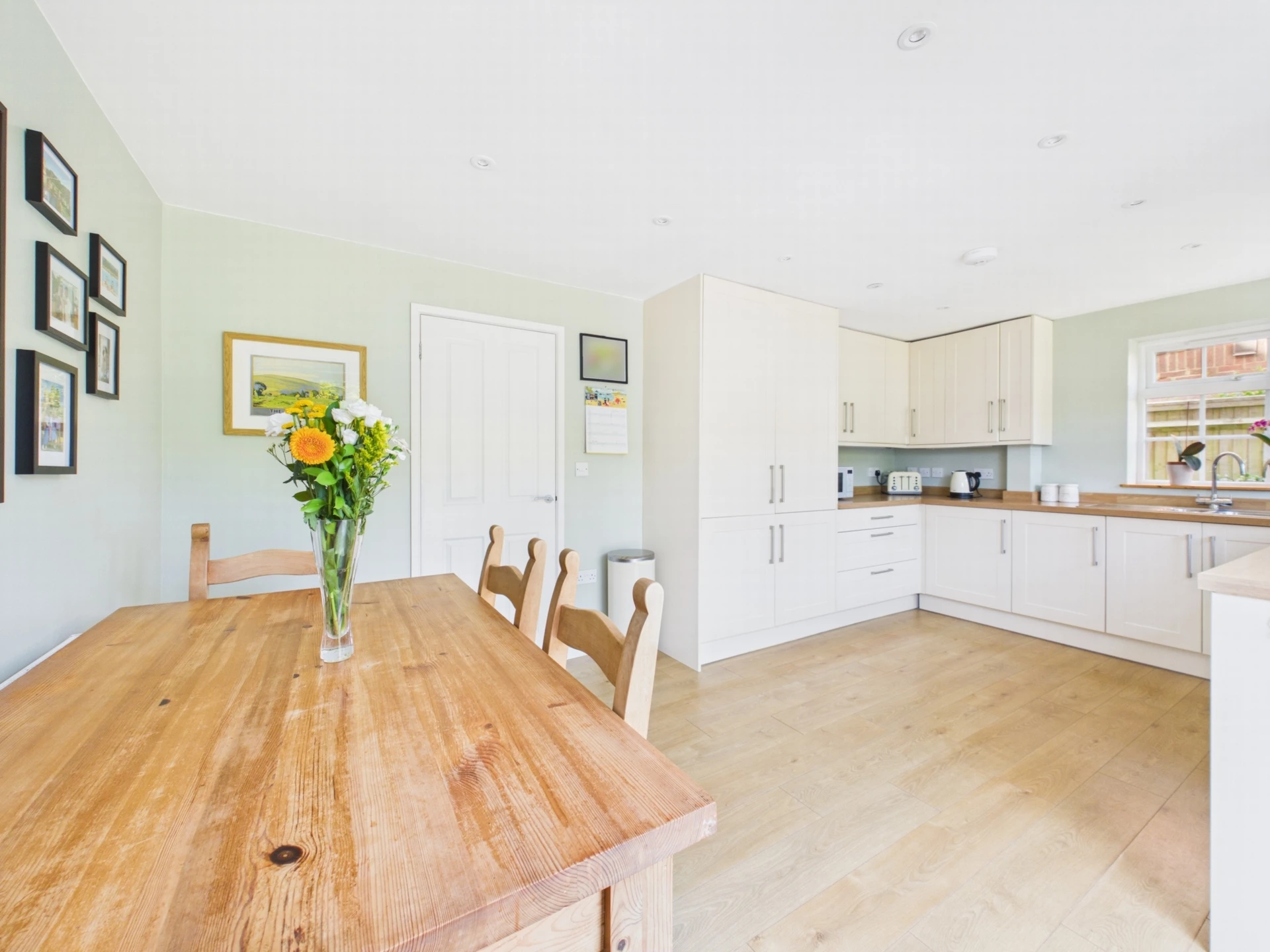 breakfast area