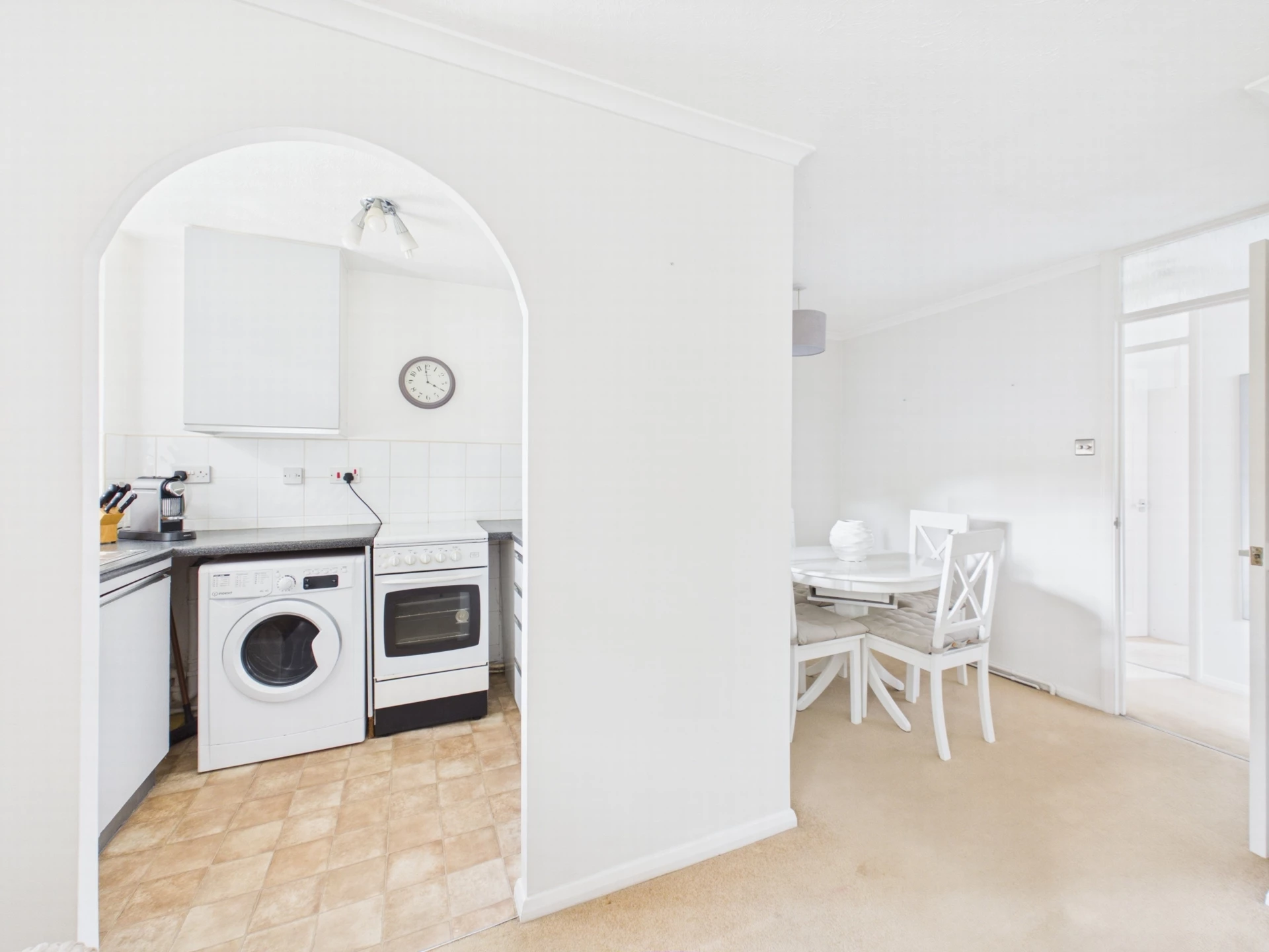 kitchen/dining area