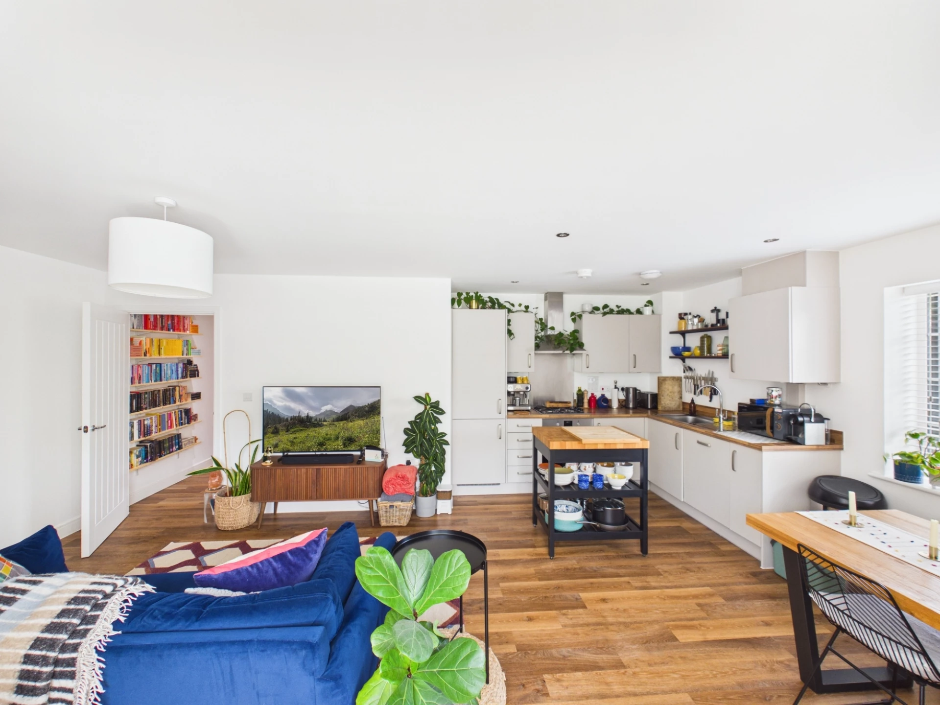 sitting room / kitchen