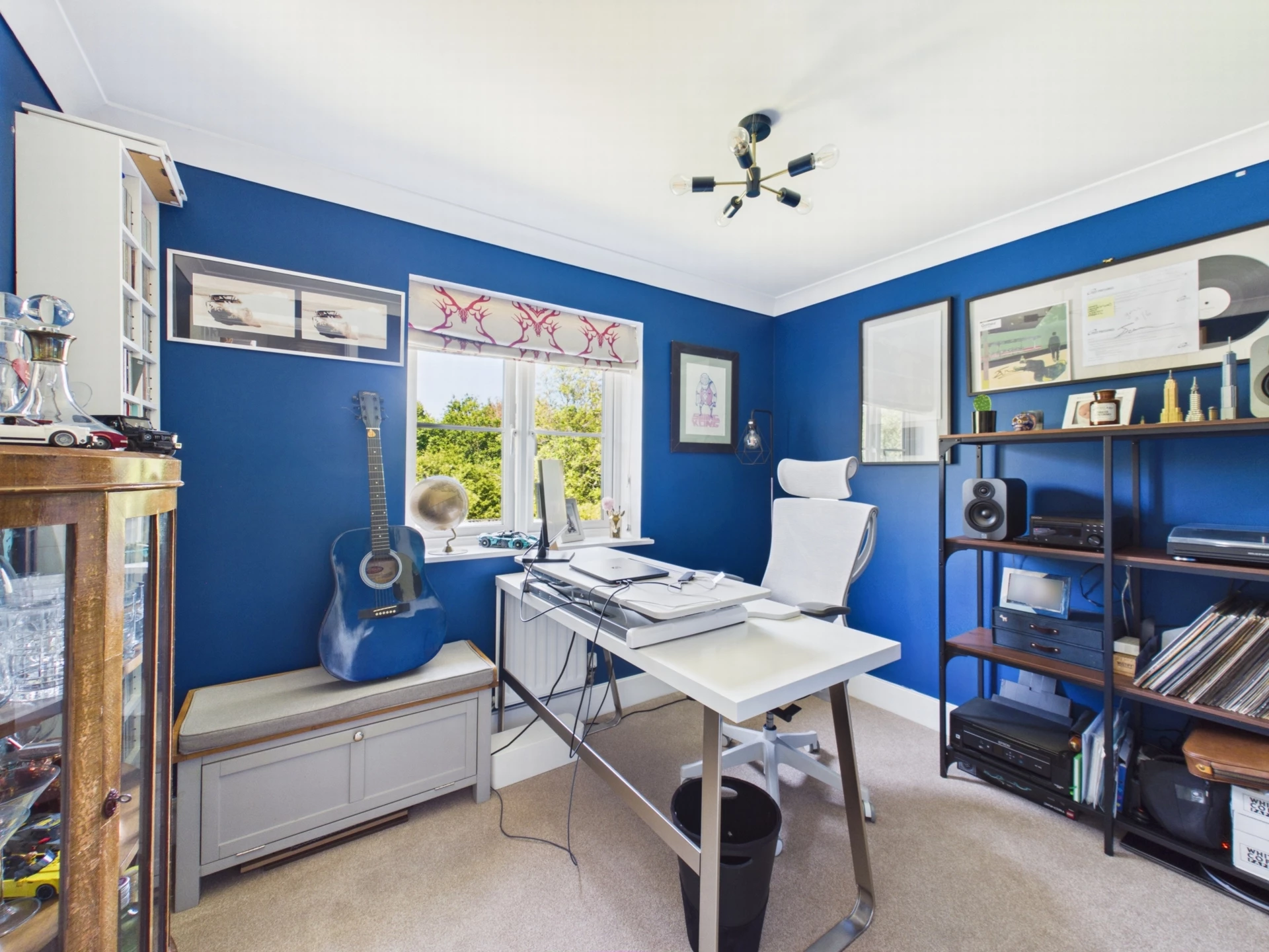 bed 5 / office