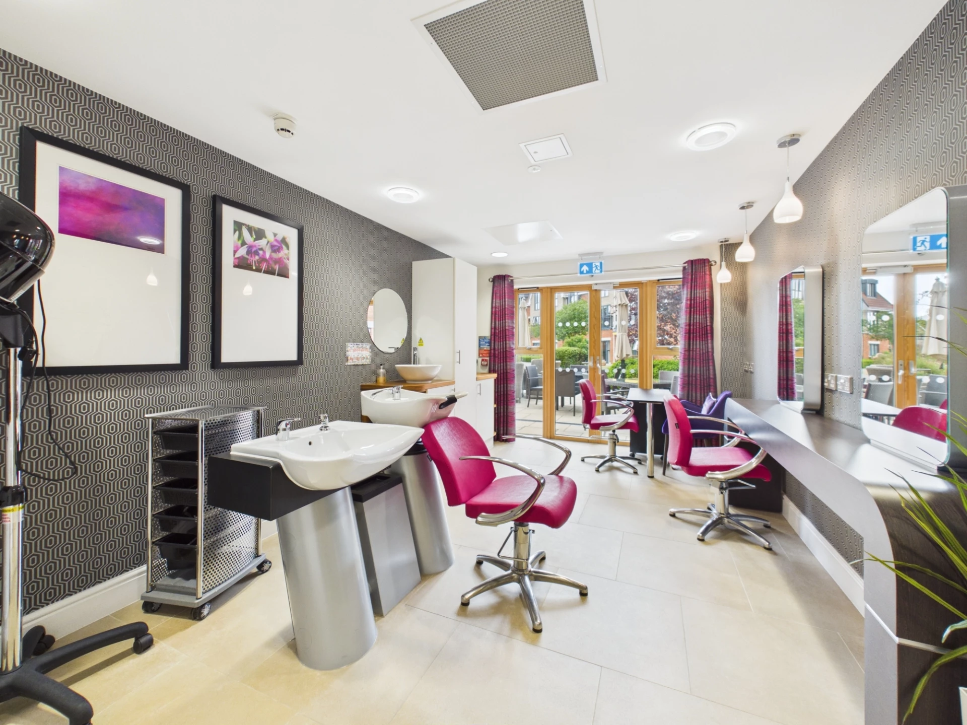 Salon/Treatment Rm