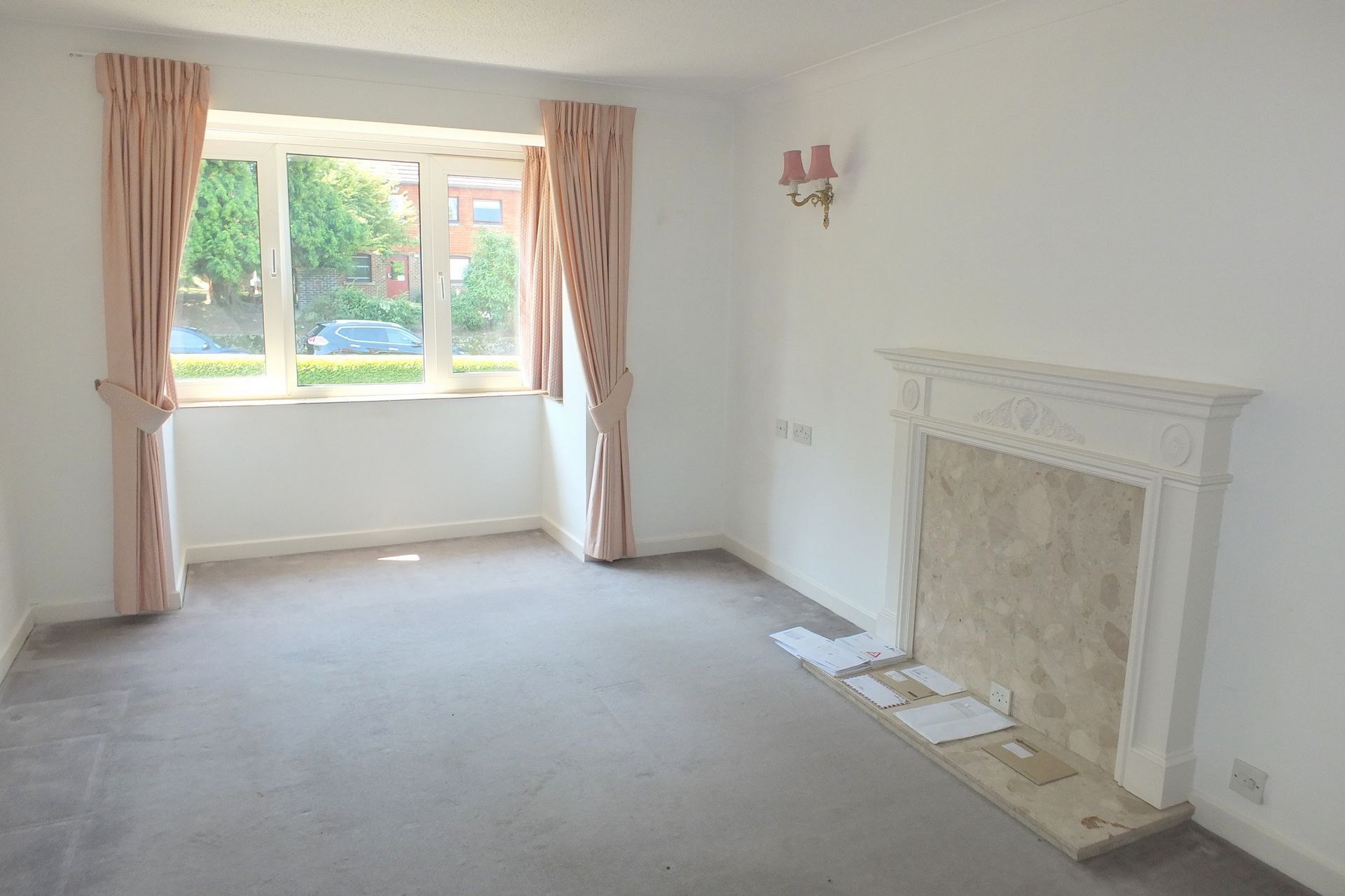 Property For Sale Heath Road, Haywards Heath, RH16 1 Bedroom