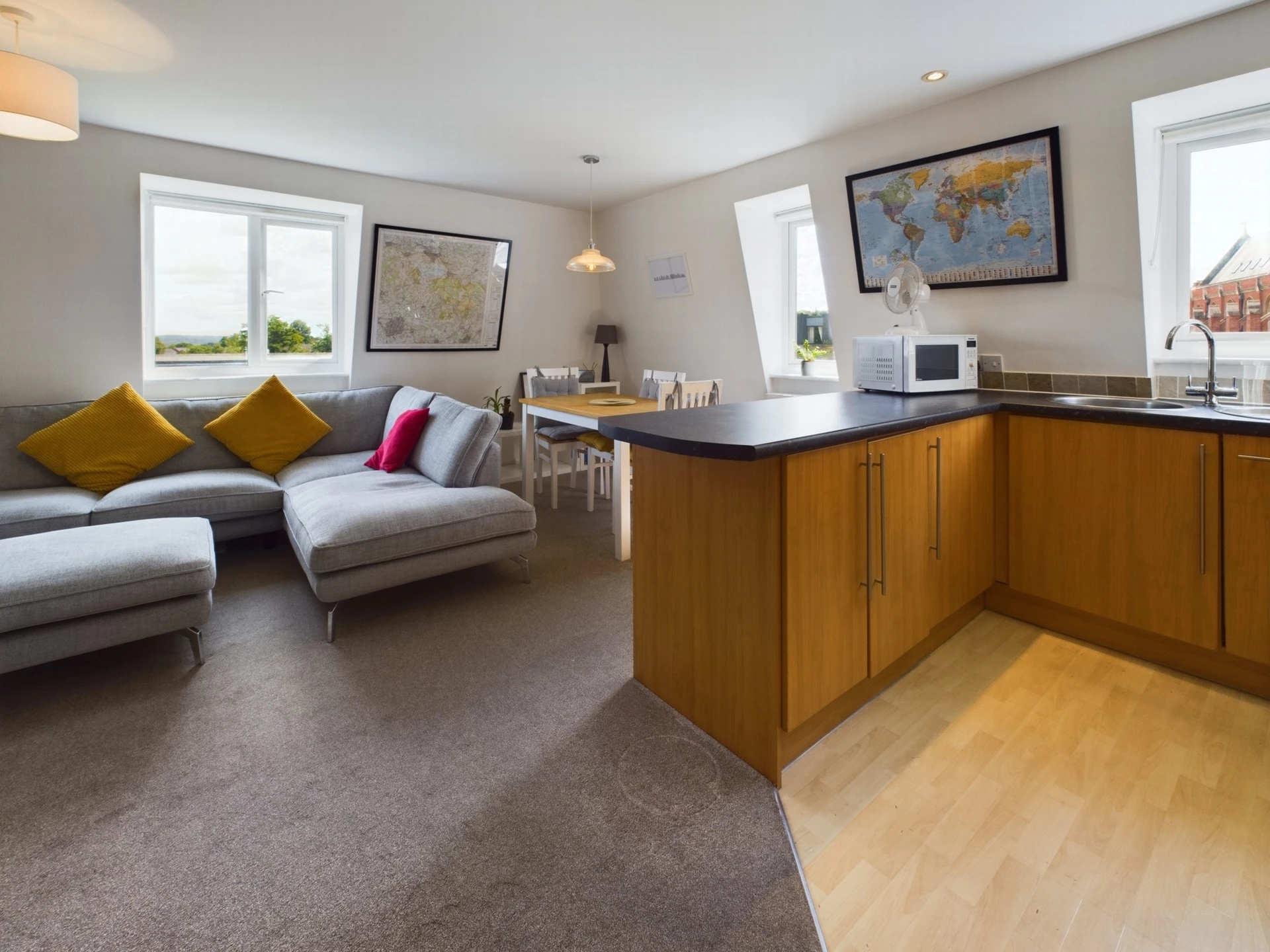 Living Rm/Kitchen