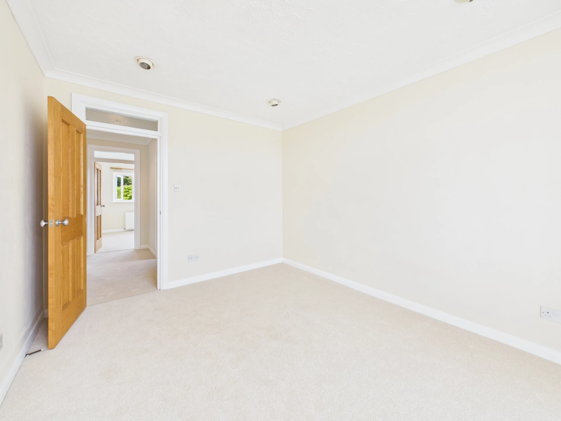 Sitting/Dining Room 2