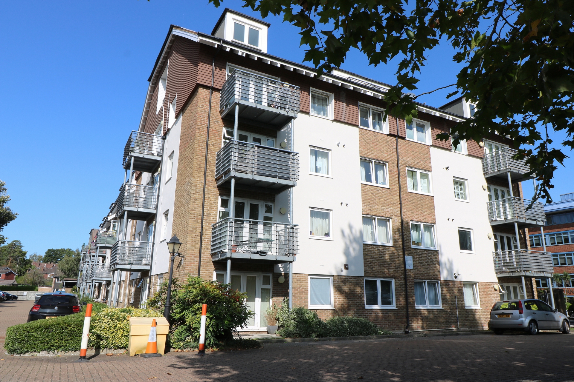 Property For Sale Harlands Road, Haywards Heath, RH16 2 Bedroom Flat