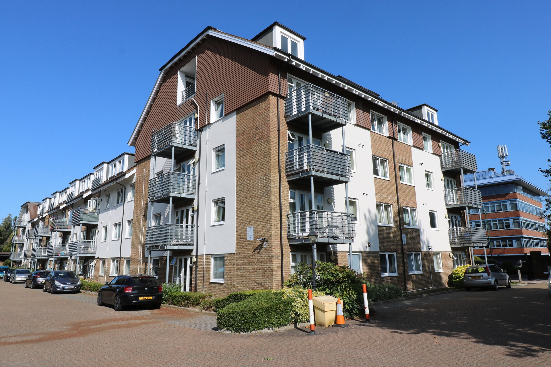 Property For Sale Harlands Road, Haywards Heath, RH16 2 Bedroom Flat