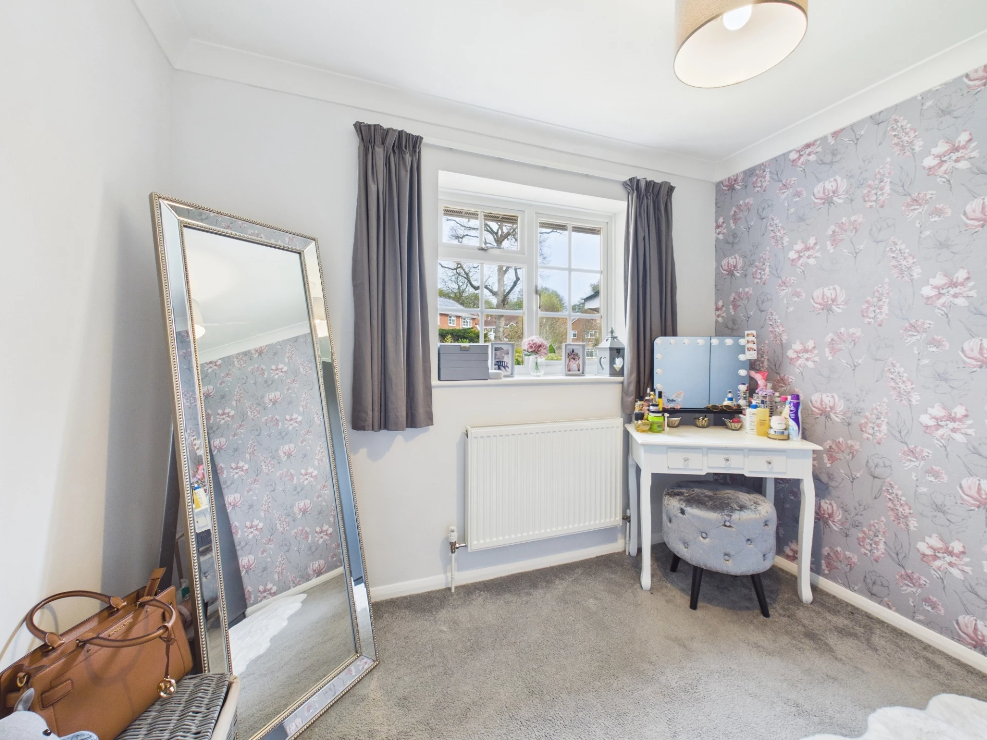 dressing room /bed 4