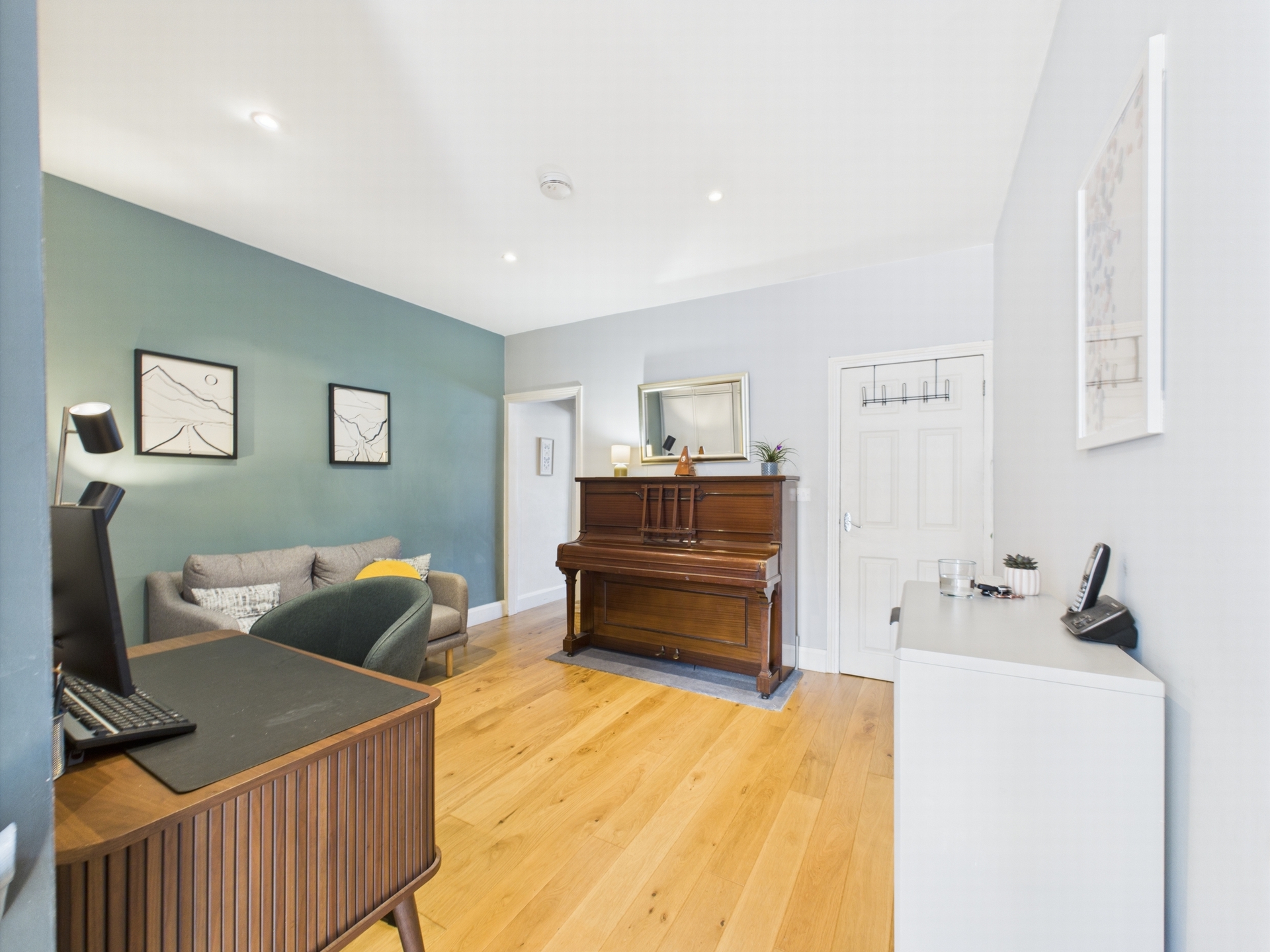 Family room 3