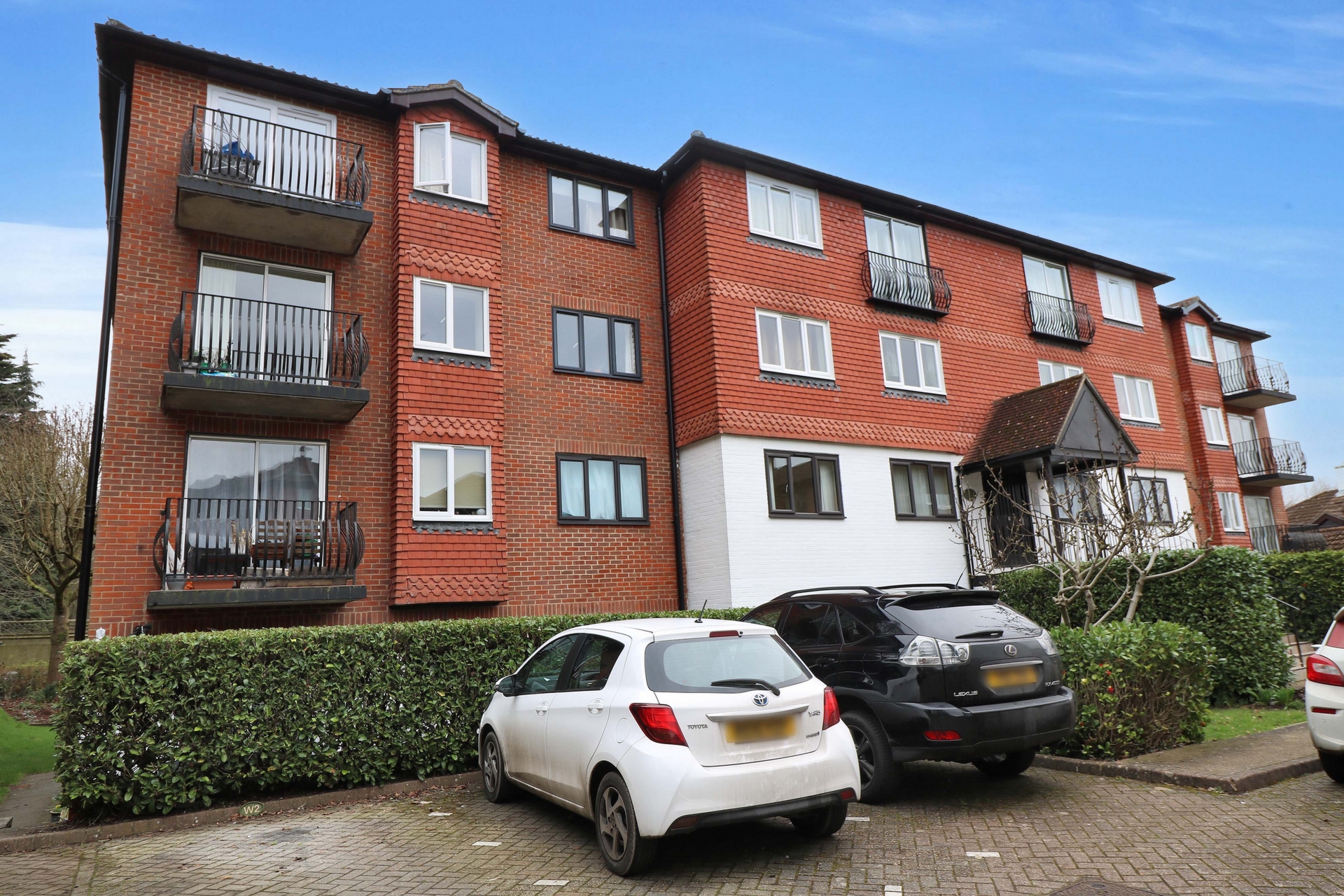 Property For Sale Great Heathmead, Haywards Heath, RH16 1 Bedroom