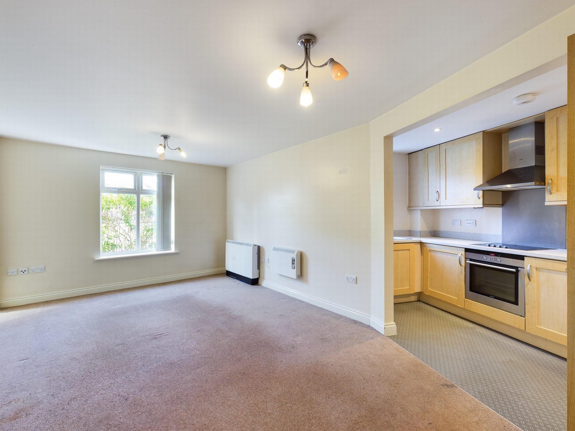 Property For Sale Gordon Road, Haywards Heath, RH16 2 Bedroom Flat
