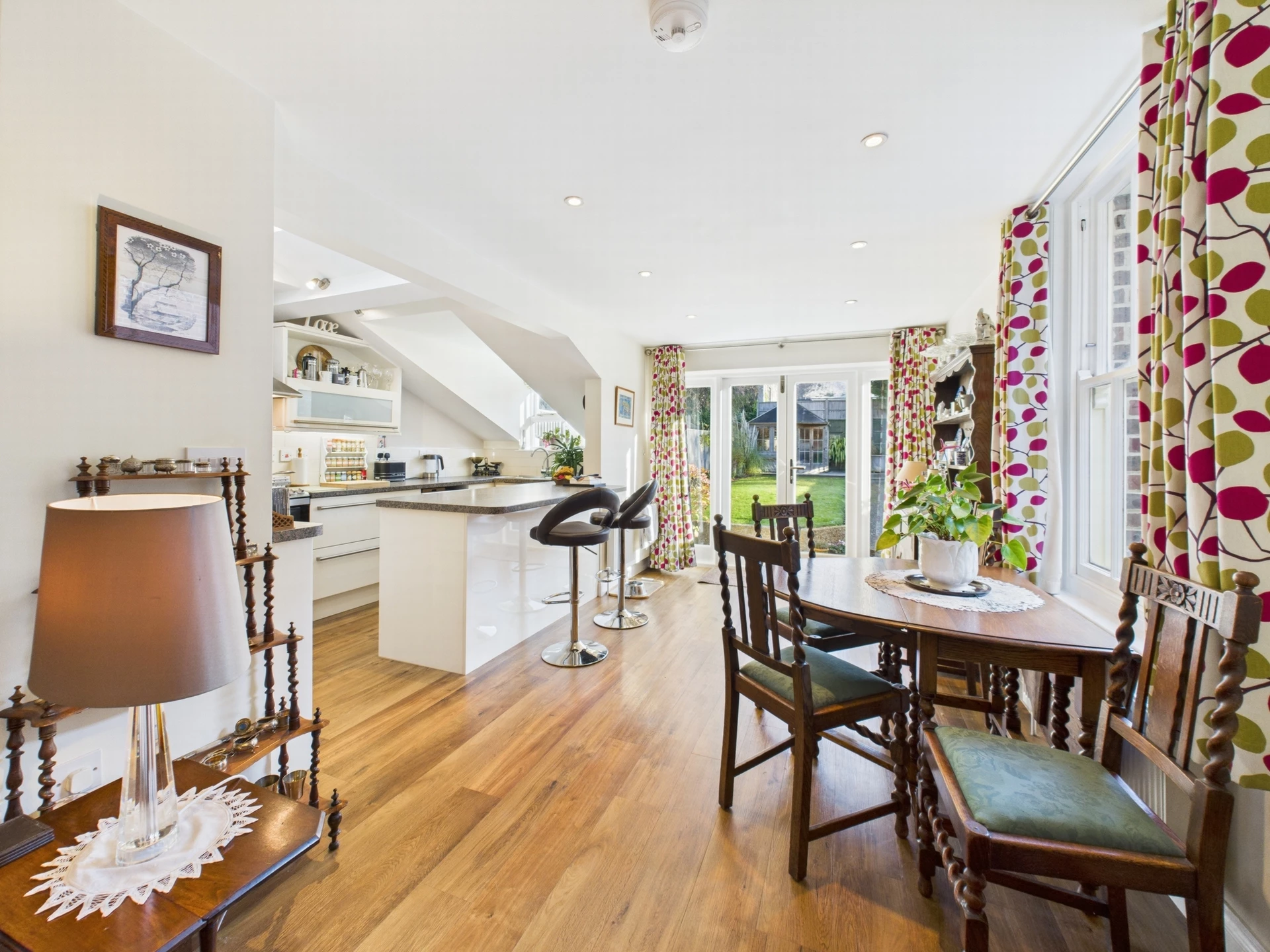 living room / dining