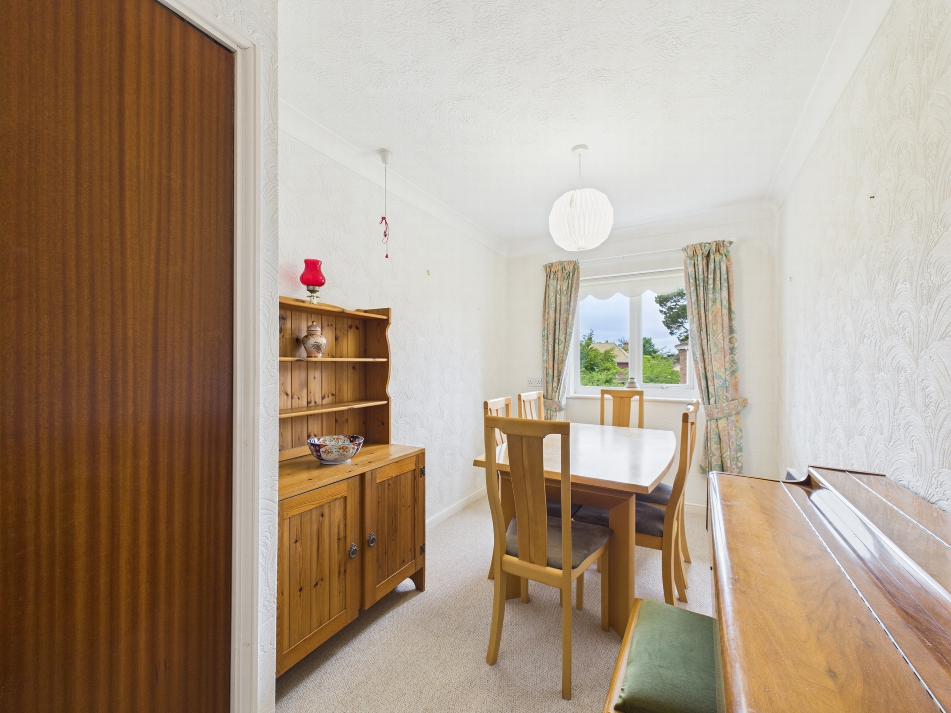 bed 2/dining room