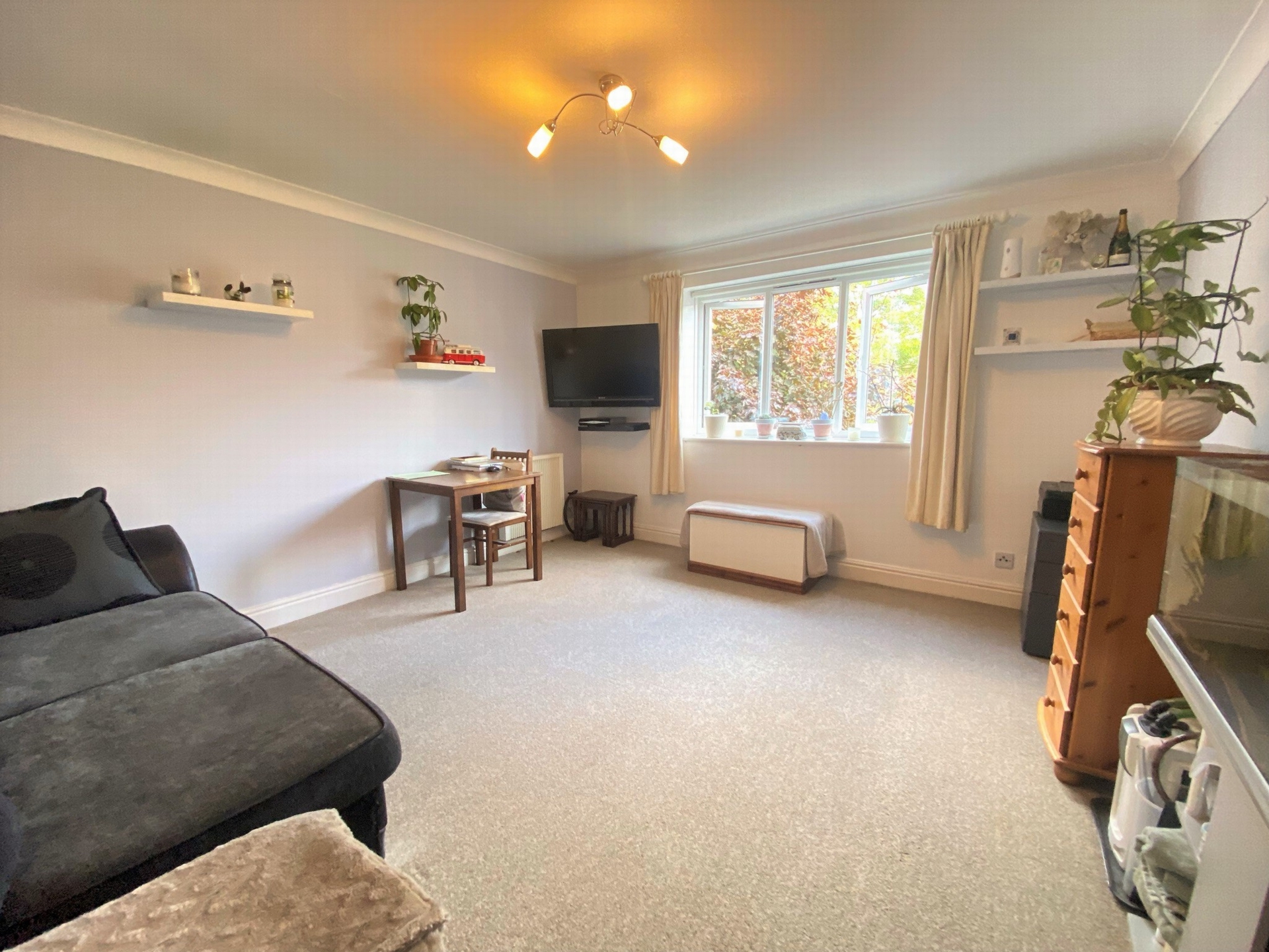 Property For Sale Great Heathmead, Haywards Heath, RH16 1 Bedroom