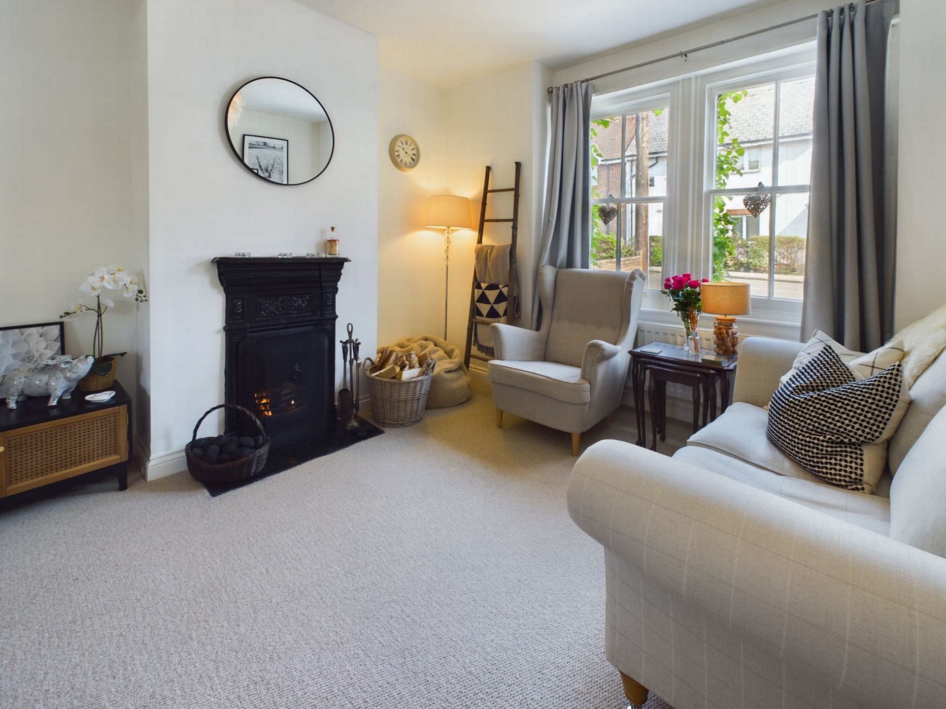 Property For Sale Queens Road, Haywards Heath, RH16 2 Bedroom House