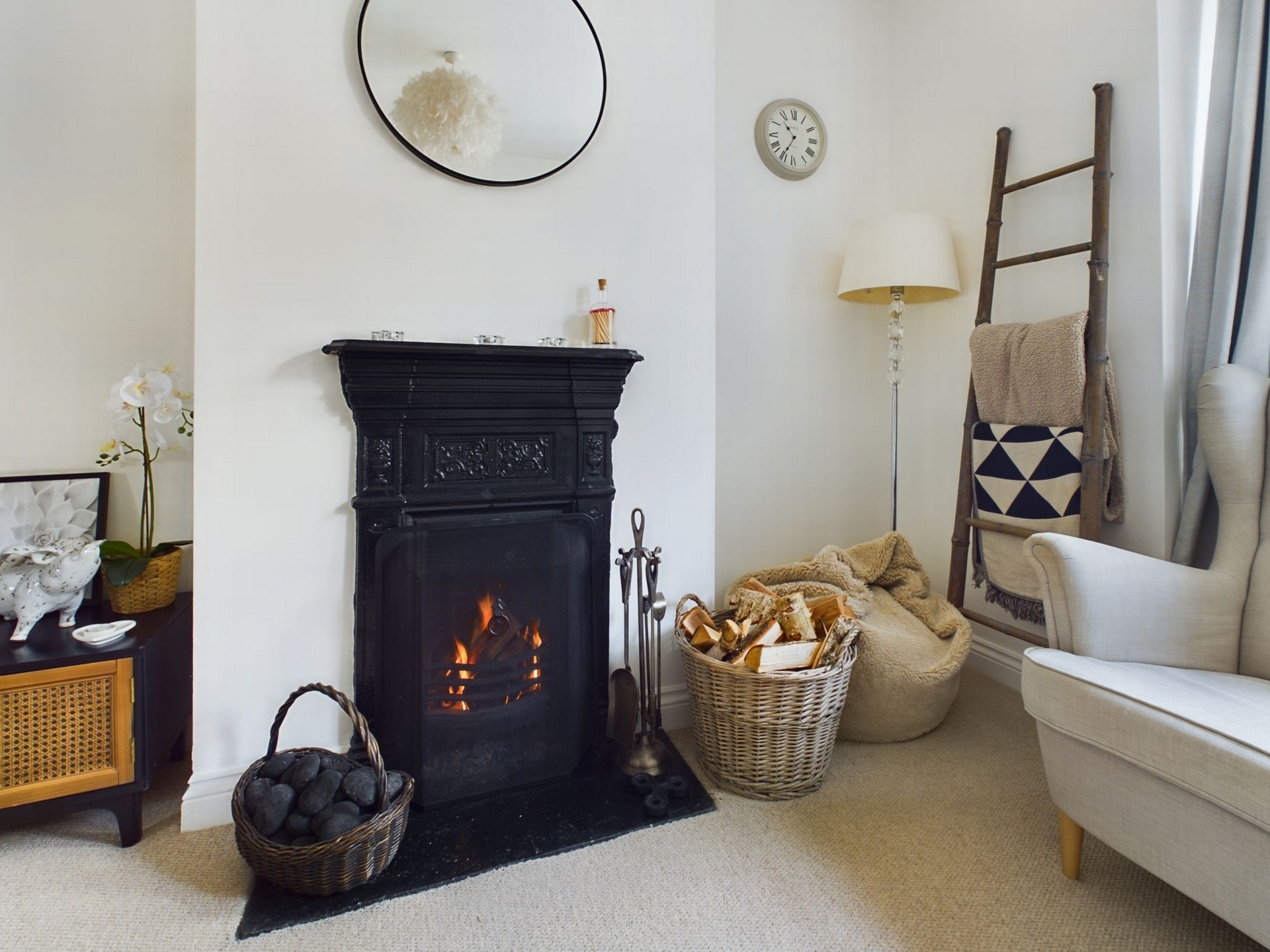 Property For Sale Queens Road, Haywards Heath, RH16 2 Bedroom House