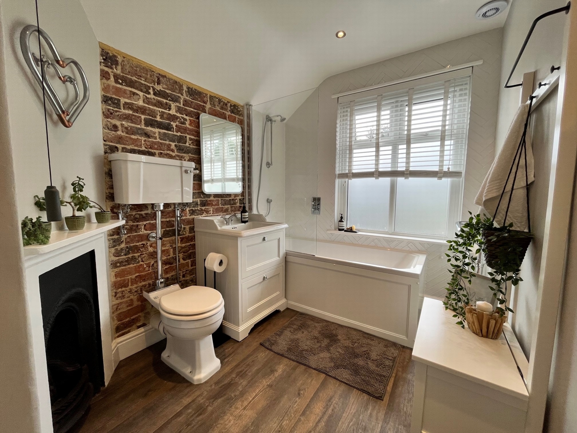 Property For Sale Queens Road, Haywards Heath, RH16 2 Bedroom House