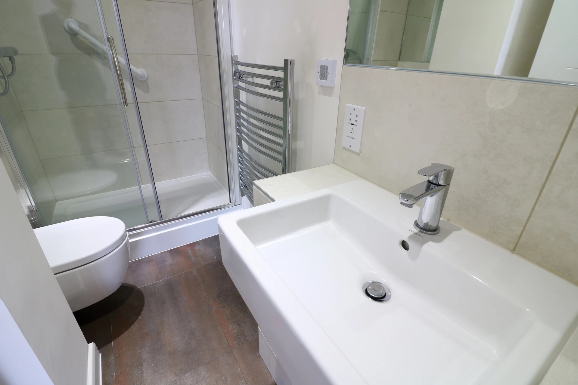 en-suite shiower rm
