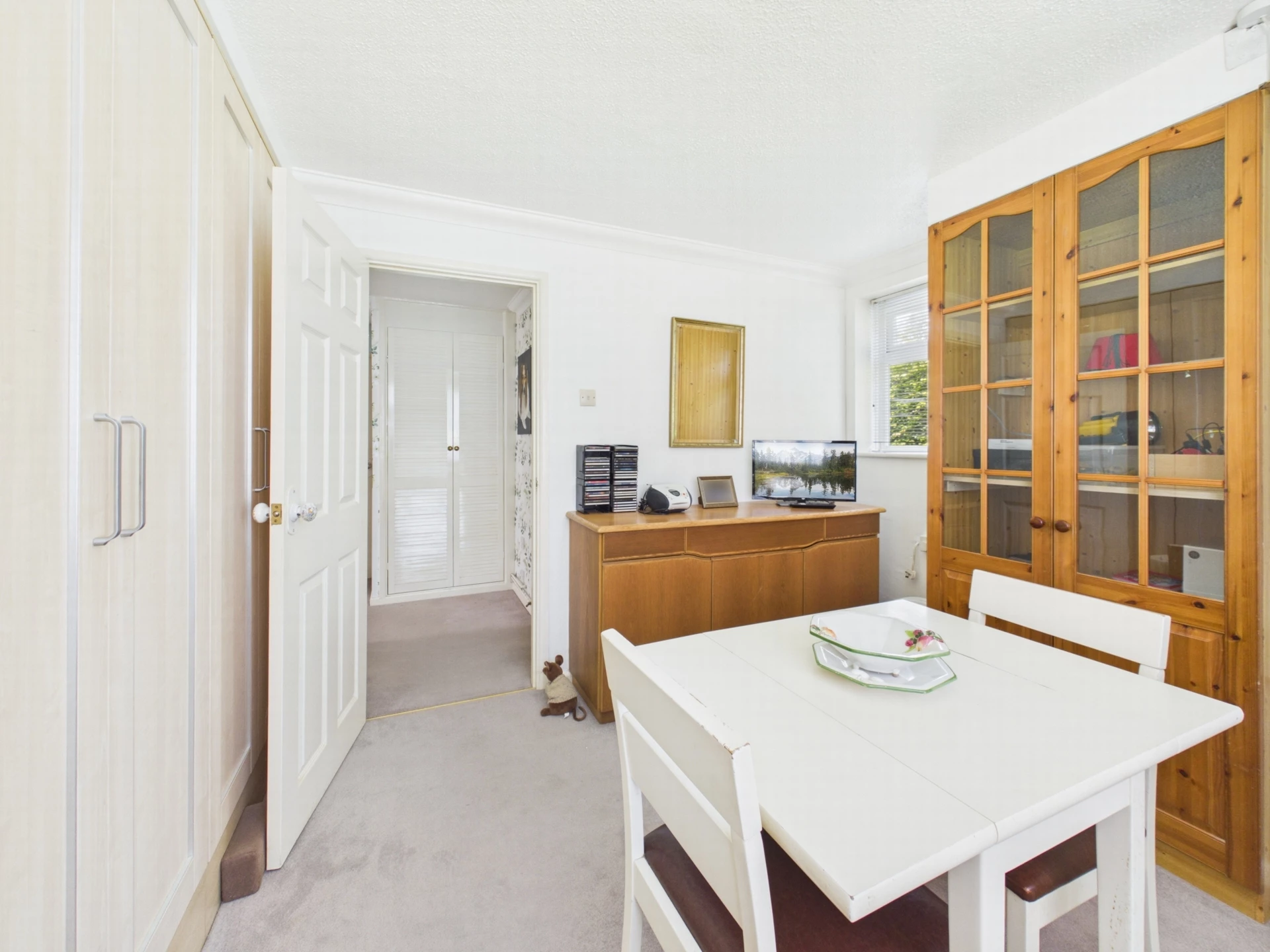2nd bed/dining room
