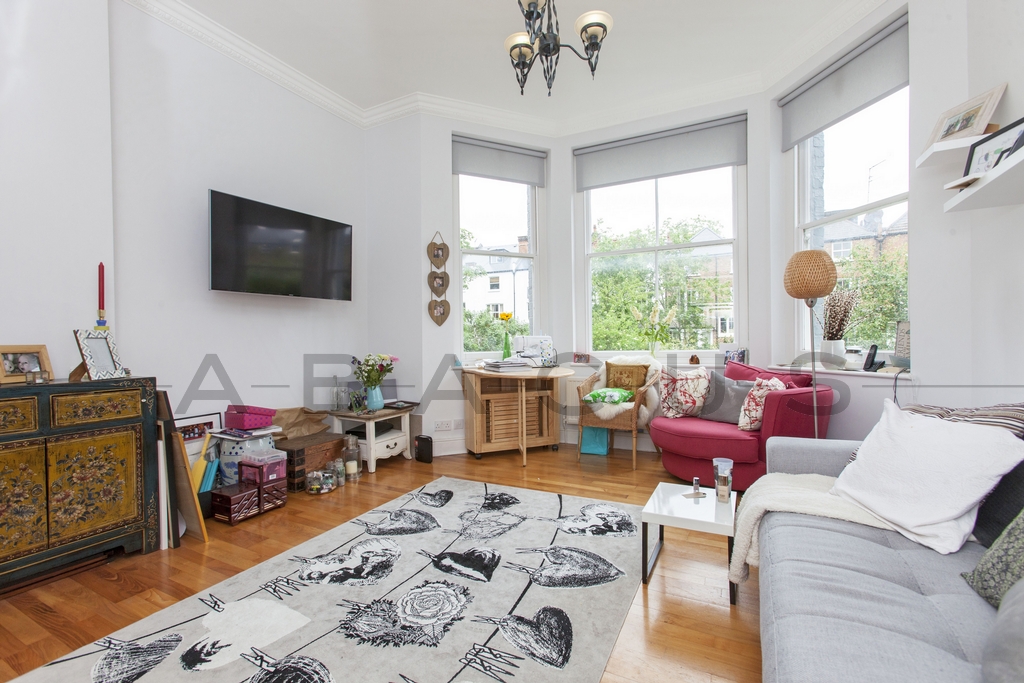 Similar Property: Flat in South Hampstead