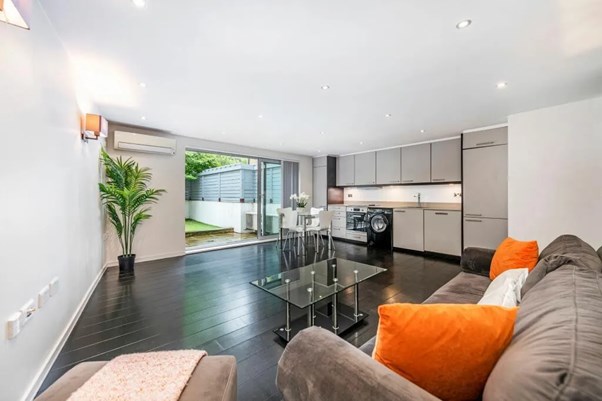 Similar Property: Apartment in South Hampstead