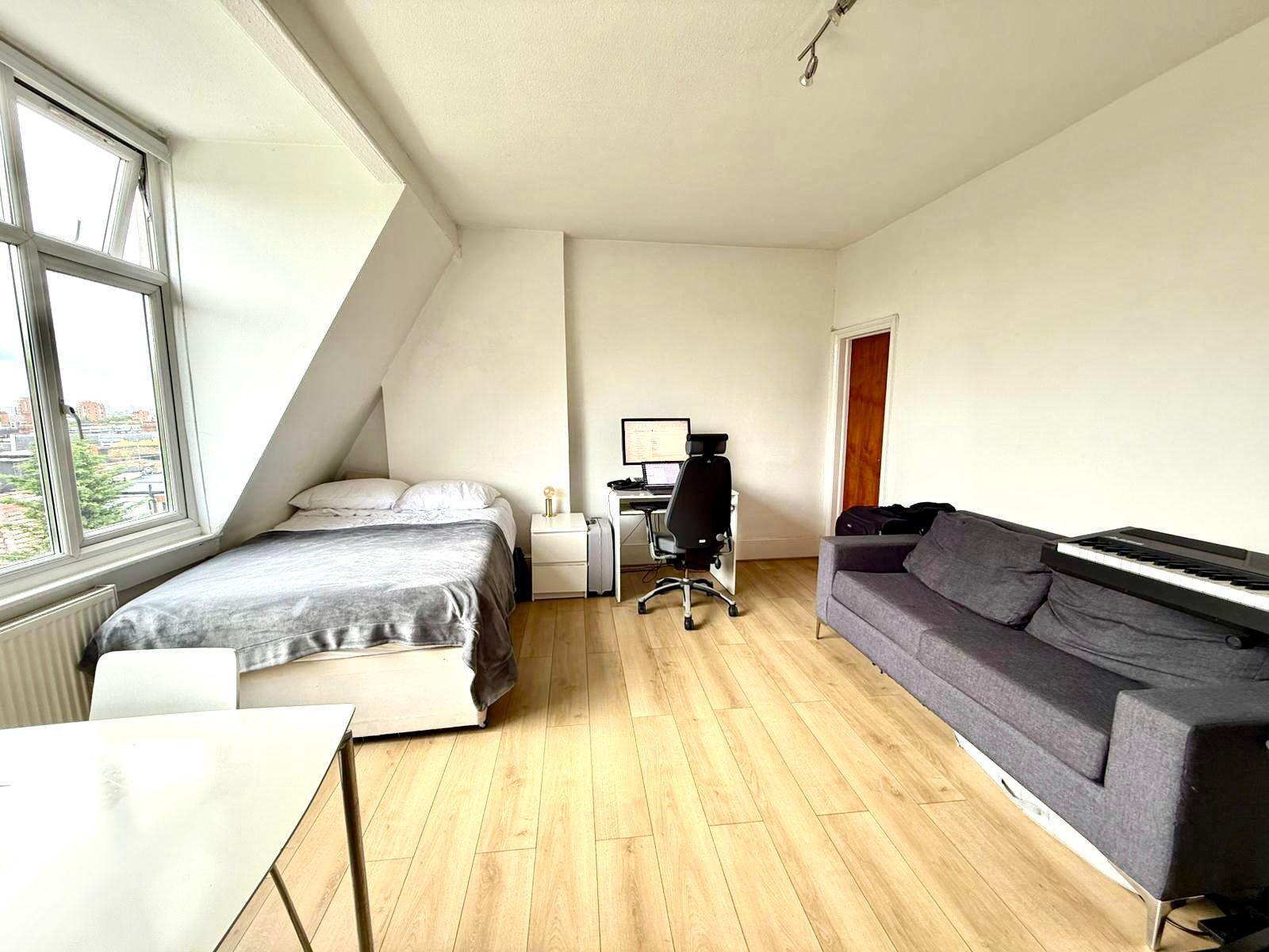 Photo 1