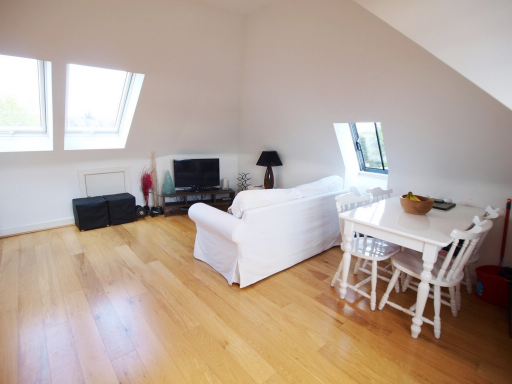 High Road East Finchley London N2