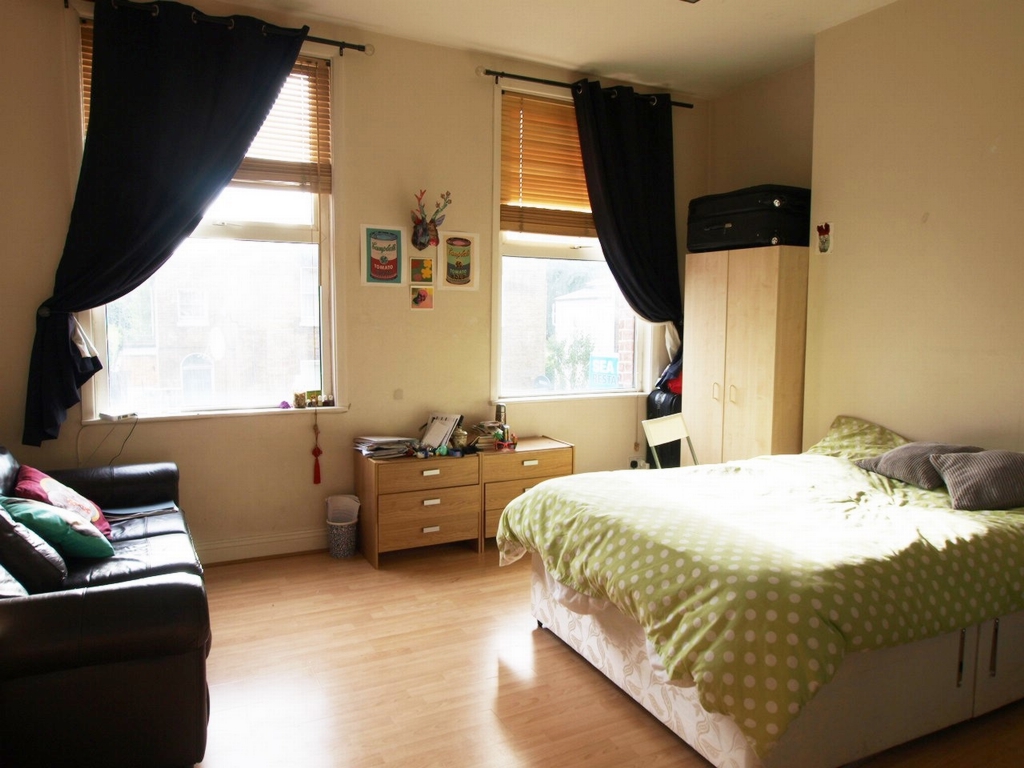 Green Lanes Newington Green London N16