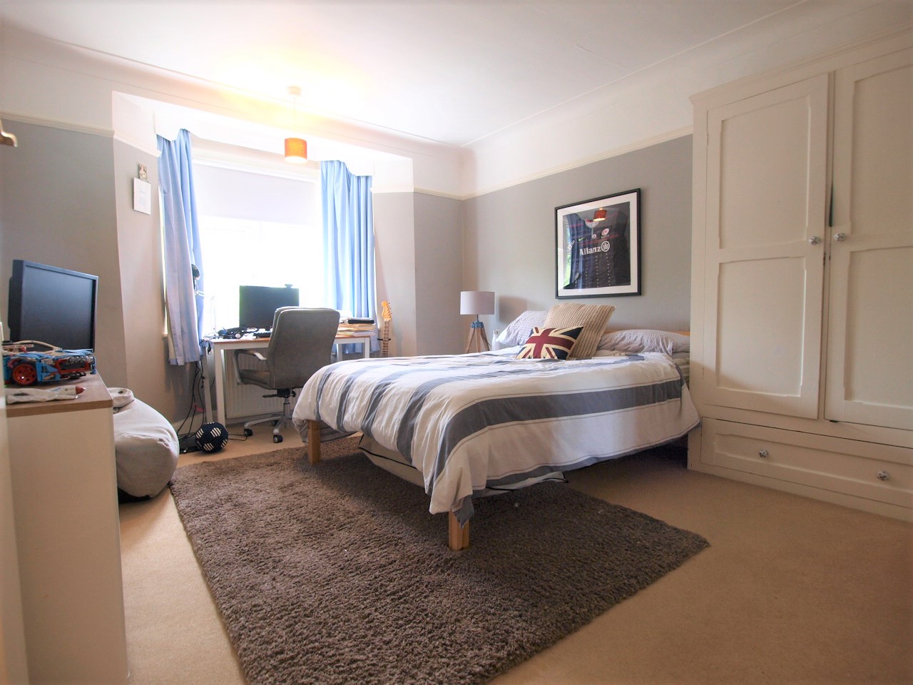 Broadfields Avenue Winchmore Hill London N21
