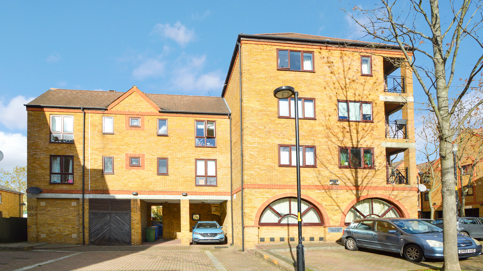 Property For Sale Brunswick Quay, Surrey Quays, SE16 2 Bedroom Flat