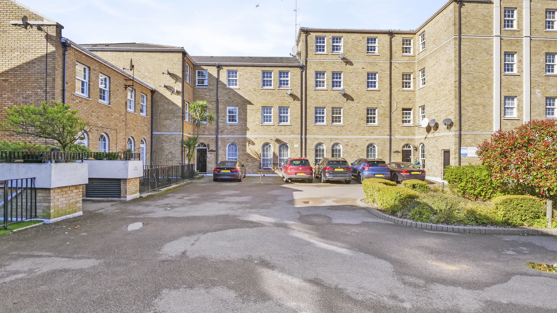 Property For Sale Frederick Square, Rotherhithe, SE16 1 Bedroom Flat