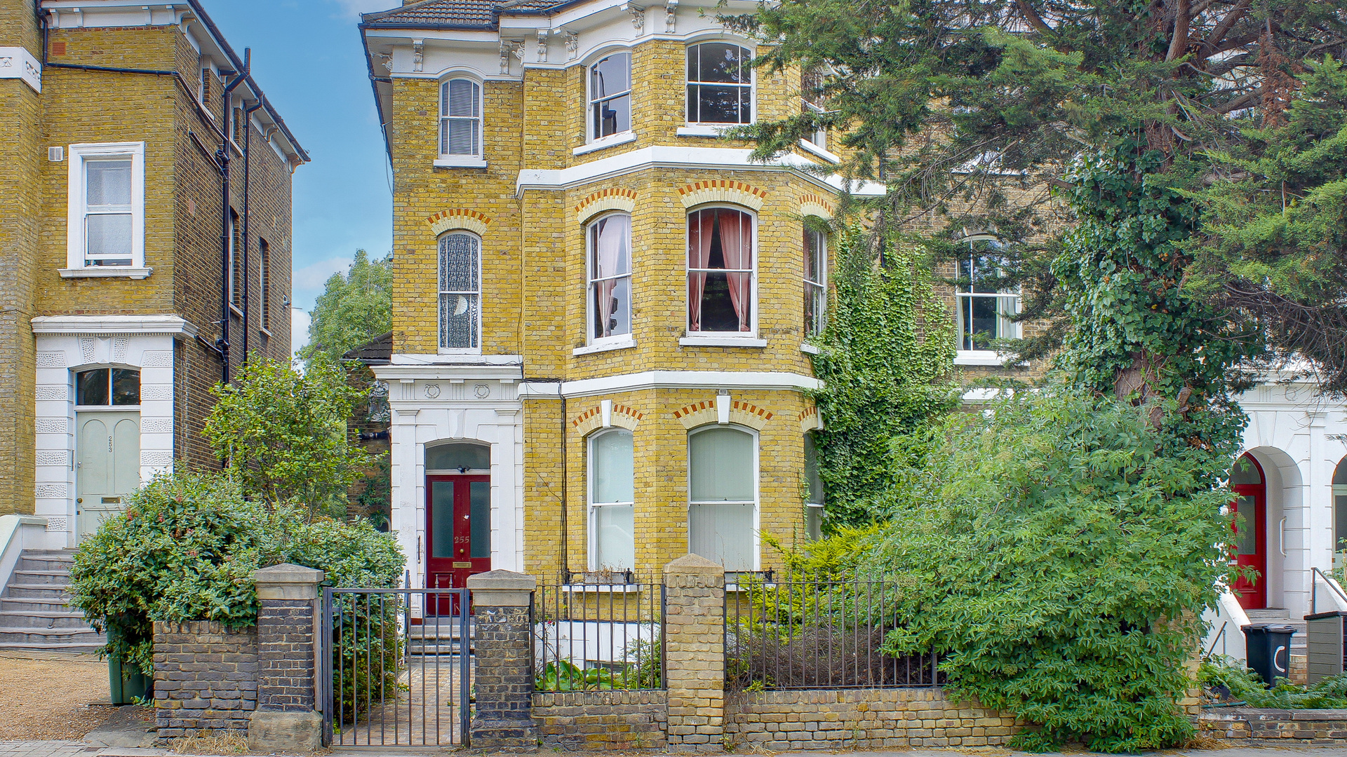 Property For Sale Lewisham Way, Brockley, SE4 7 Bedroom End of