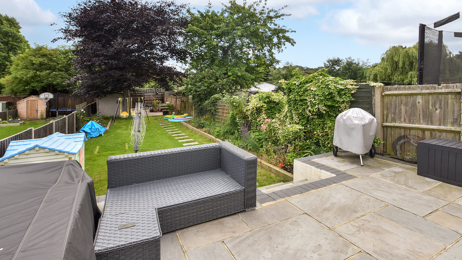 Property For Sale Oak Tree Gardens, Bromley, BR1 3 Bedroom End of